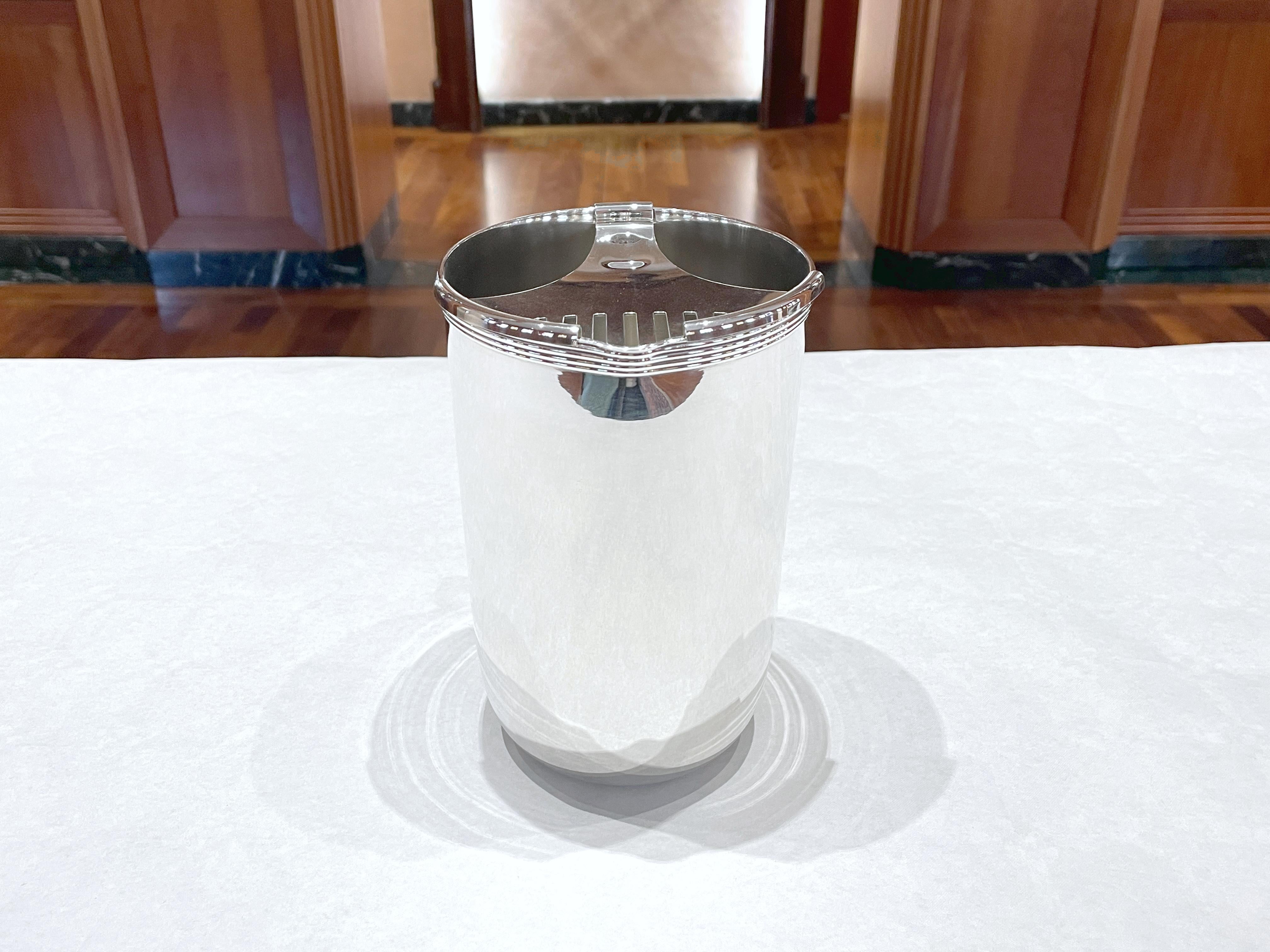Contemporaneo Brocca miscelatrice da barman per cocktail in argento in vendita