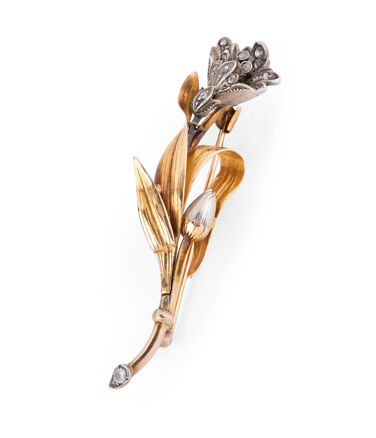 Taille rose Broche Art nouveau en forme d'iris, en diamants, ou et argent en vente