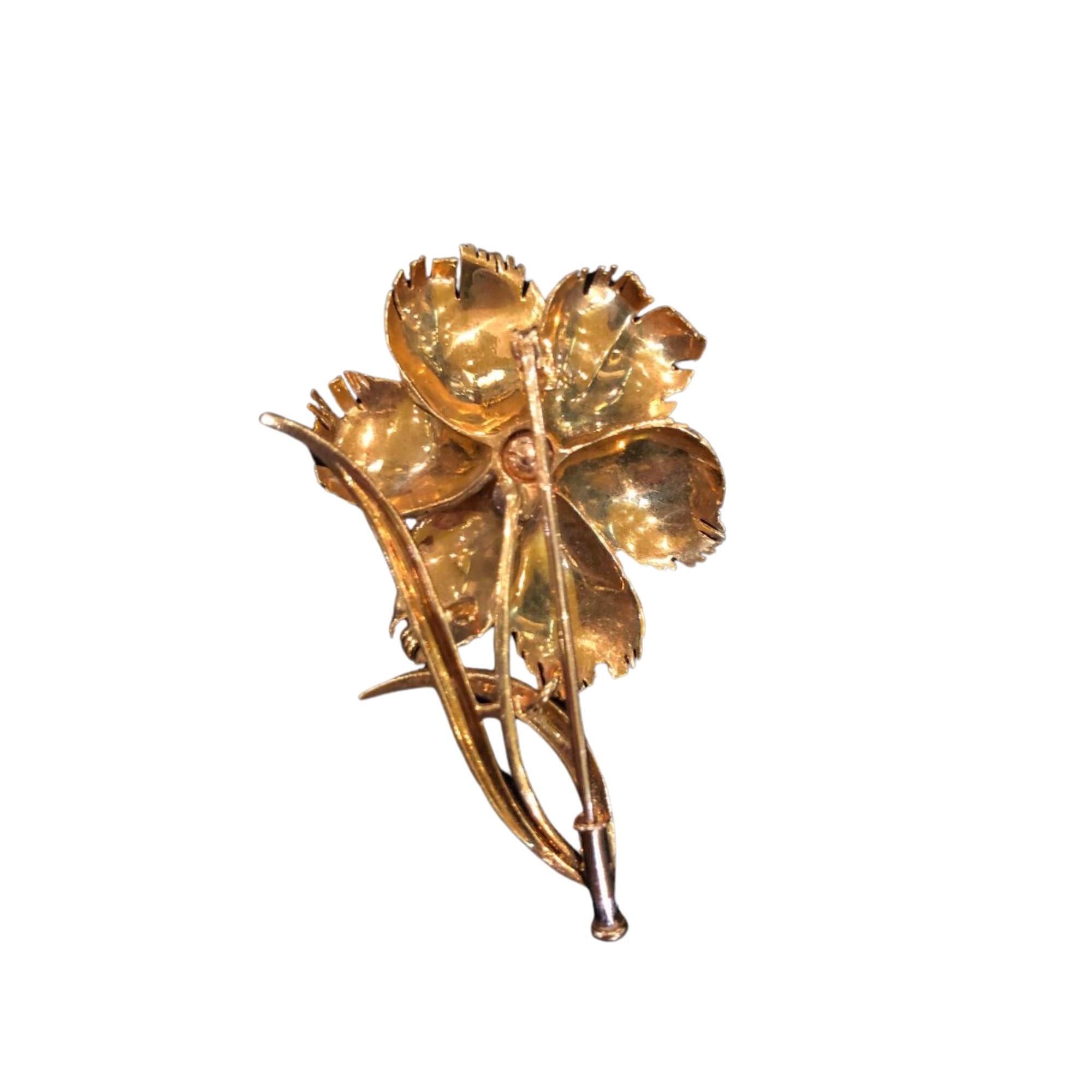 Brilliant Cut Broche Fleur de Diamants en or jaune et diamants For Sale