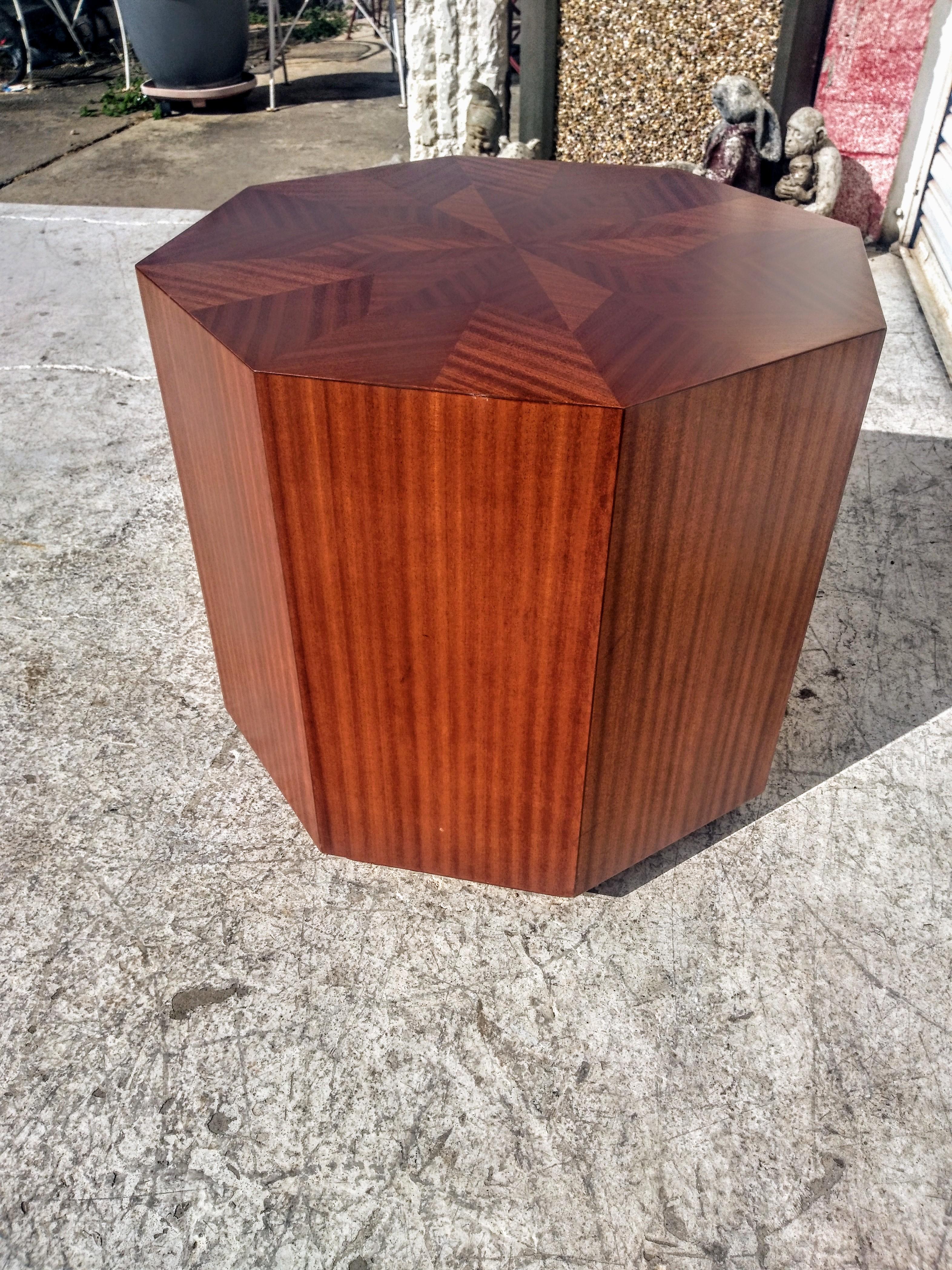 Américain Table d'appoint Brockstein en acajou à ruban octogonal en vente