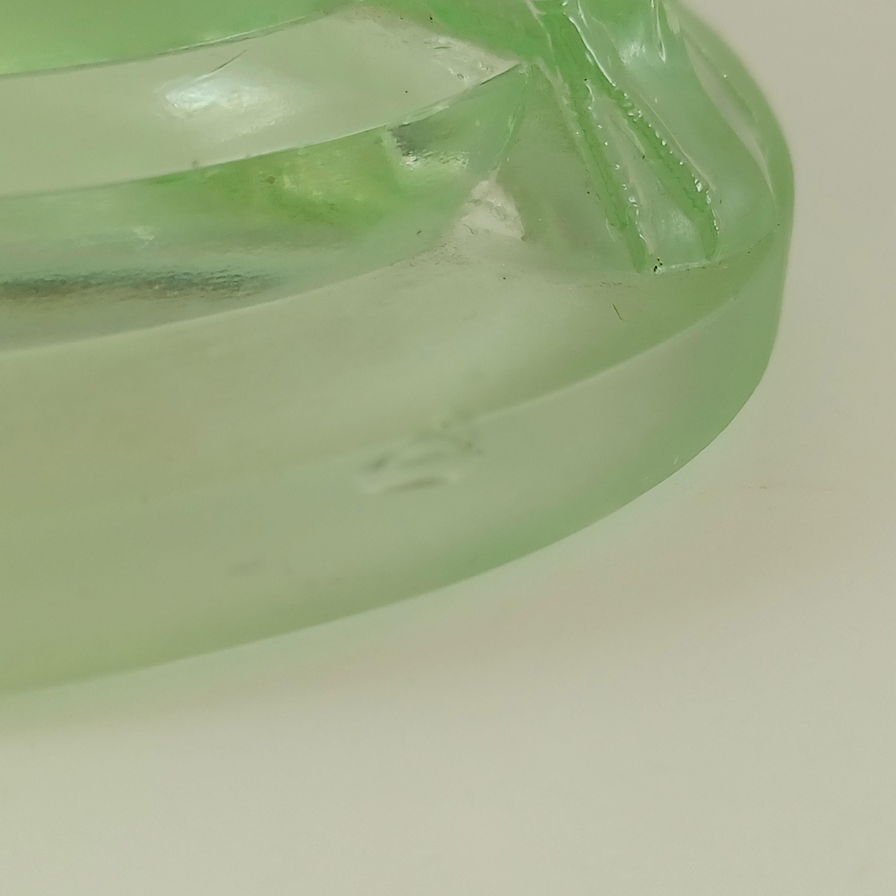 Vase Bird Art Déco Brockwitz « Parakeet » en verre vert uranium en vente 3