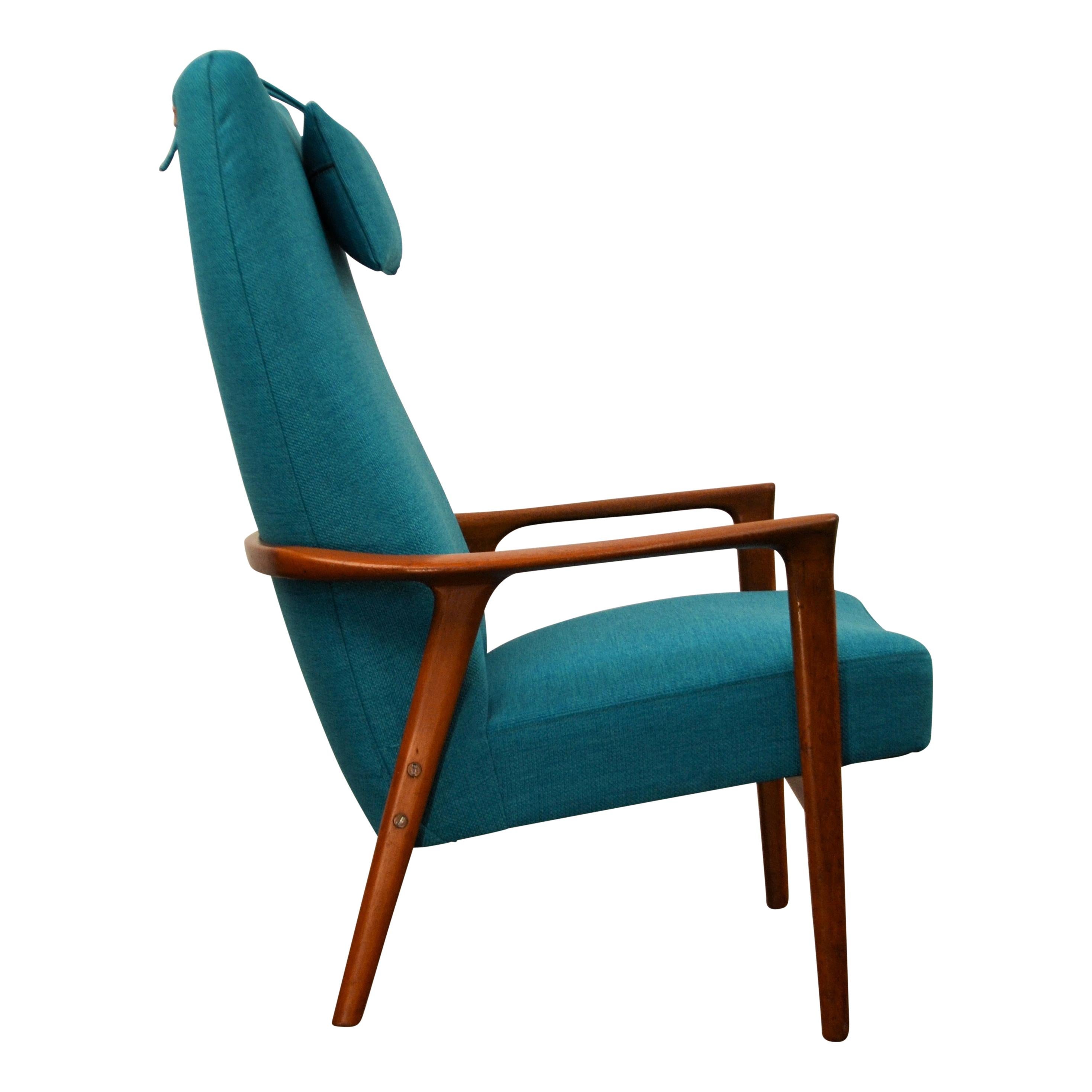 Gorgeous vintage Danish modern lounge chair designed in the 1960s by Bröderna Andersson, Sweden. This model “Peter” features the typical clear, comfortable lines Scandinavian design has become famous for, a solid teak frame and new quality