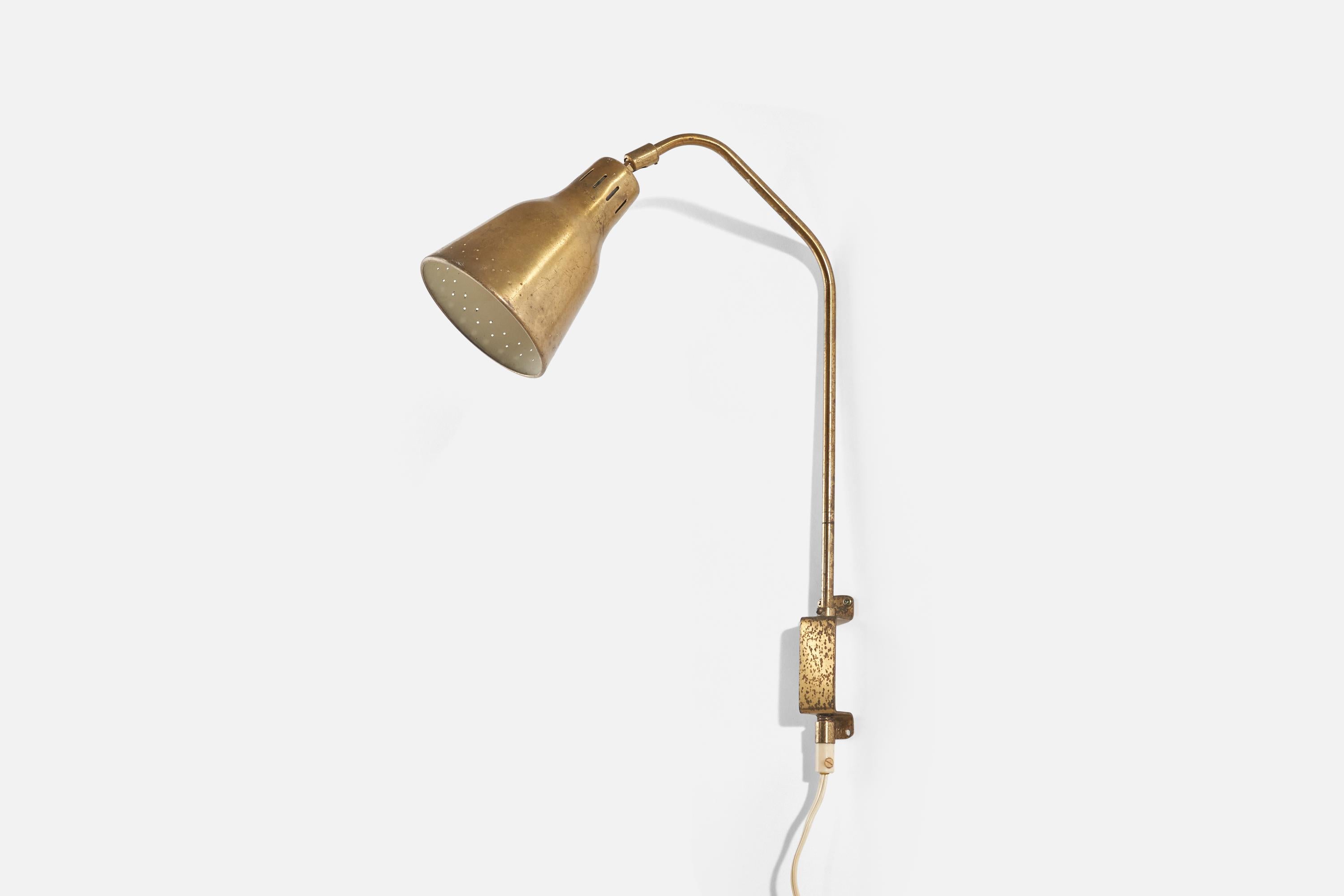 A brass sconce / wall light designed and produced by Bröderna Malmströms Metallvarufabrik, Malmö, Sweden, 1940s.

Variable dimensions, measured as illustrated in the first image.

Dimensions of Back Plate (inches) : 4.19 x 1.19 x 1.13 (Height x