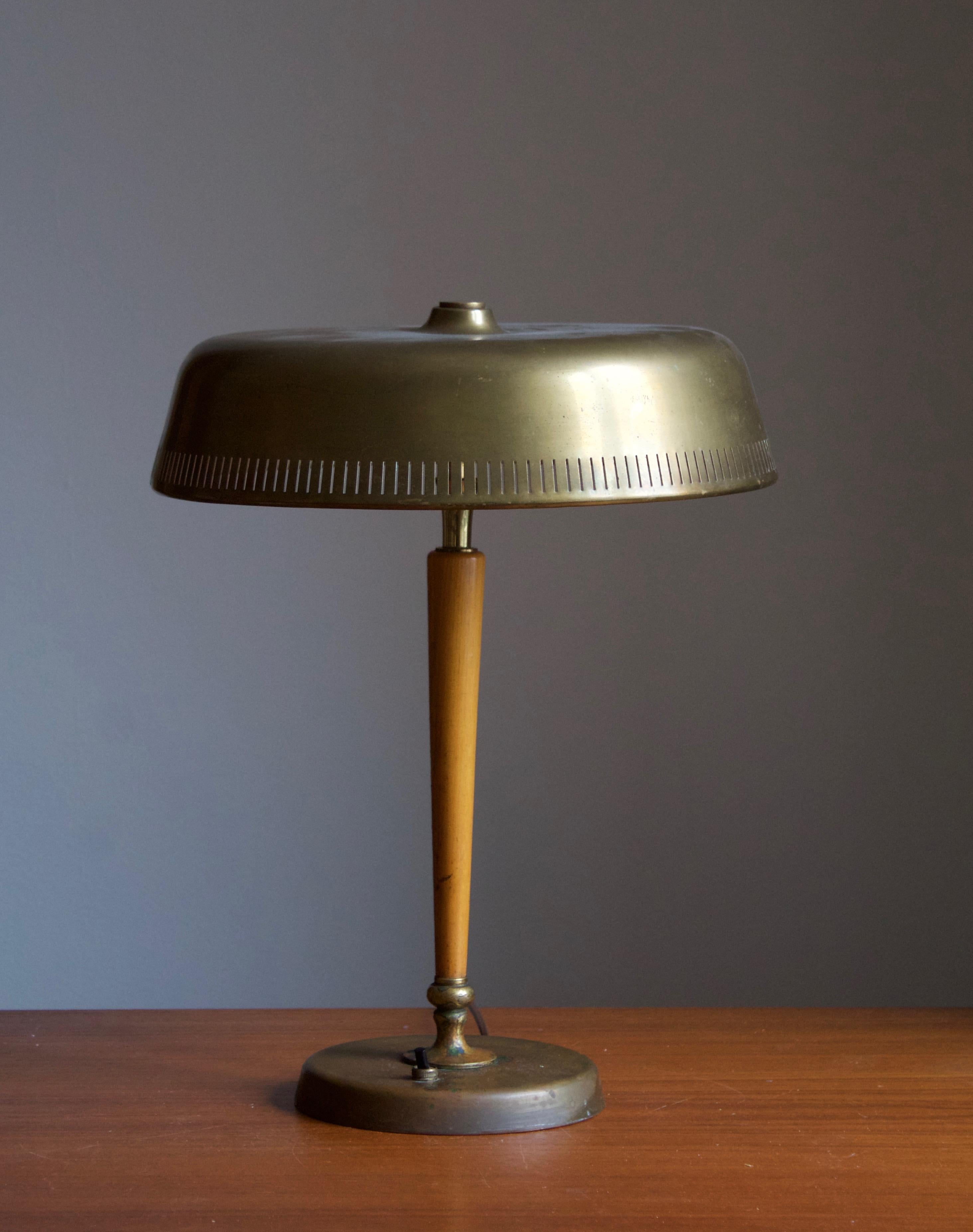 A modernist desk light / table lamp. Designed and produced by Bröderna Malmströms Metallvarufabrik, Malmö, Sweden, 1940s.

Other designers of the period include Harald Notini, Carl-Axel Acking, Paavo Tynell, and Alvar Aalto.