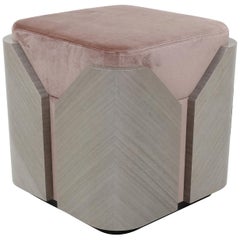 Pouf en velours et bois Brody 