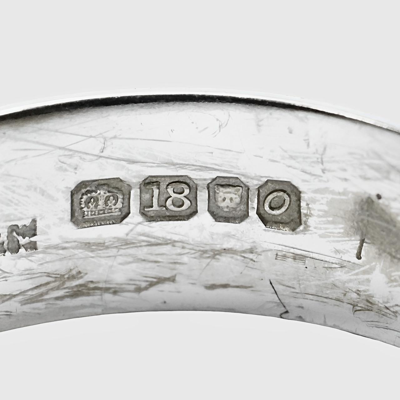 Brody Williams 18K White Gold Band Ring with a Diamond Design 1960s In Good Condition For Sale In London, GB