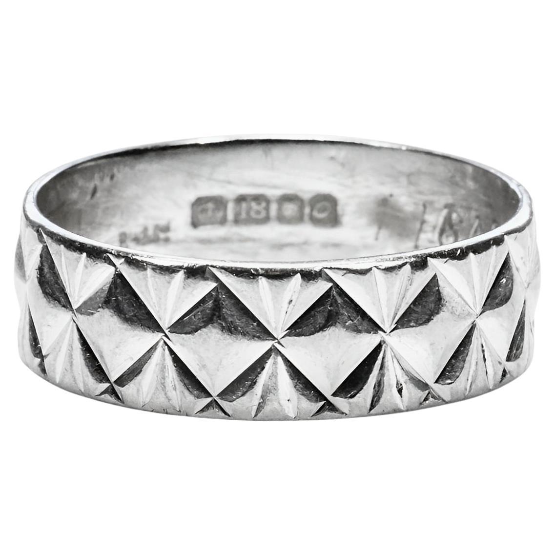 Brody Williams 18K White Gold Band Ring with a Diamond Design 1960s For Sale