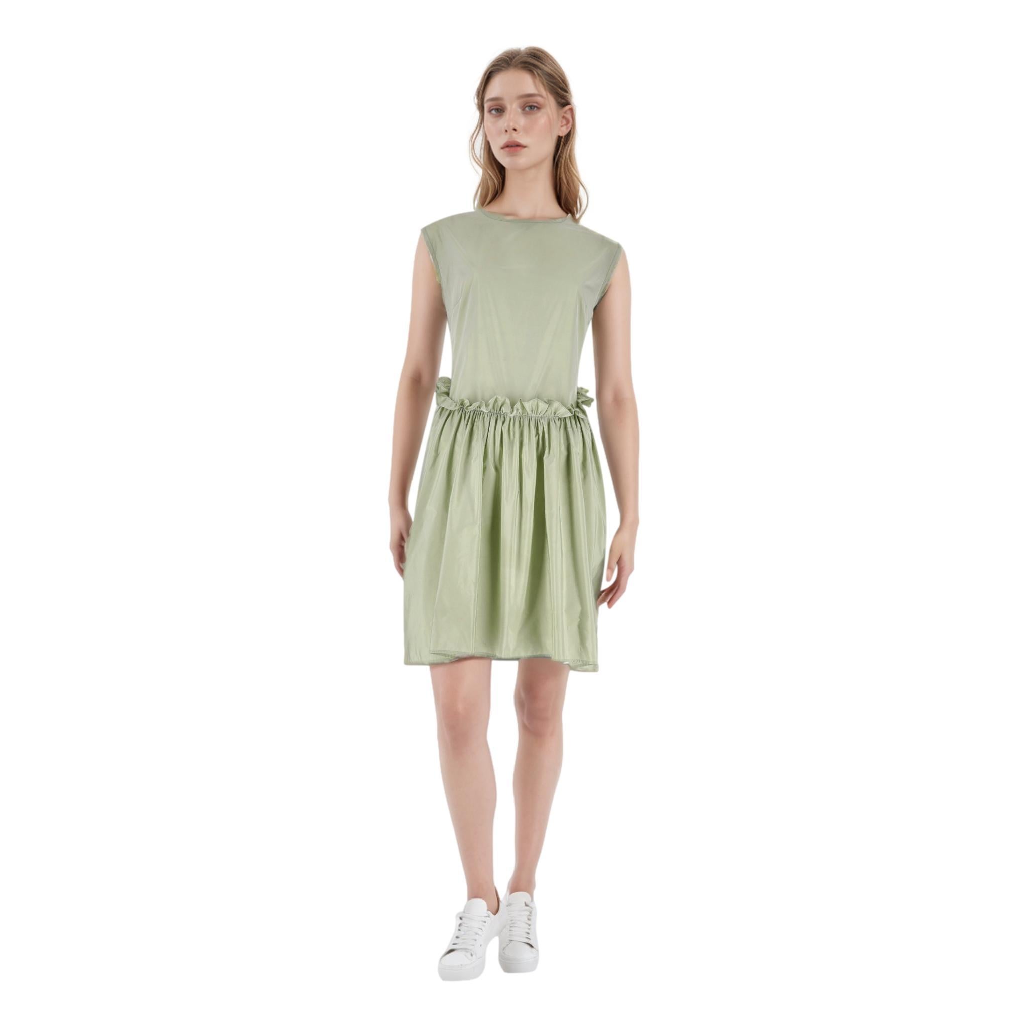 Brogger Frill Trimmed Dress

Pale pistachio green mini dress designed with frill trimmed waist and black fabric to the back.

Detailed with flared, pleated skirt, crew neckline and button closure to rear. Rrp £200

Size – M

Condition – Very