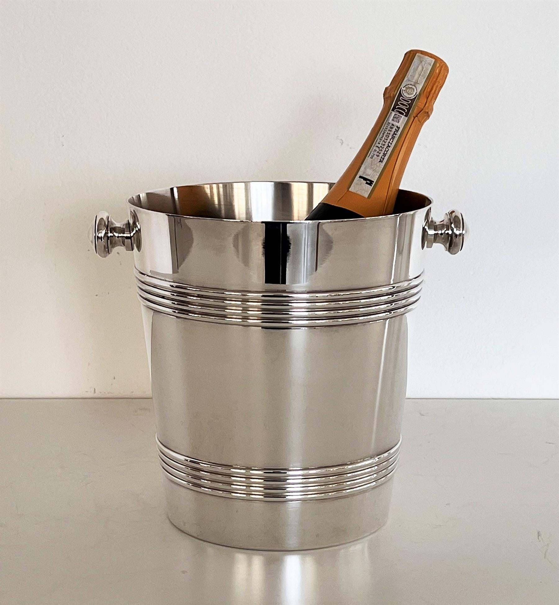 Gorgeous and shiny, Classic and timeless vintage Italian Broggi silver plated champagne or wine cooler is a stunning piece to keep forever.
Made in Italy in the 1980s and of very good craftsmanship.
It is very shiny (hard to photograph on the