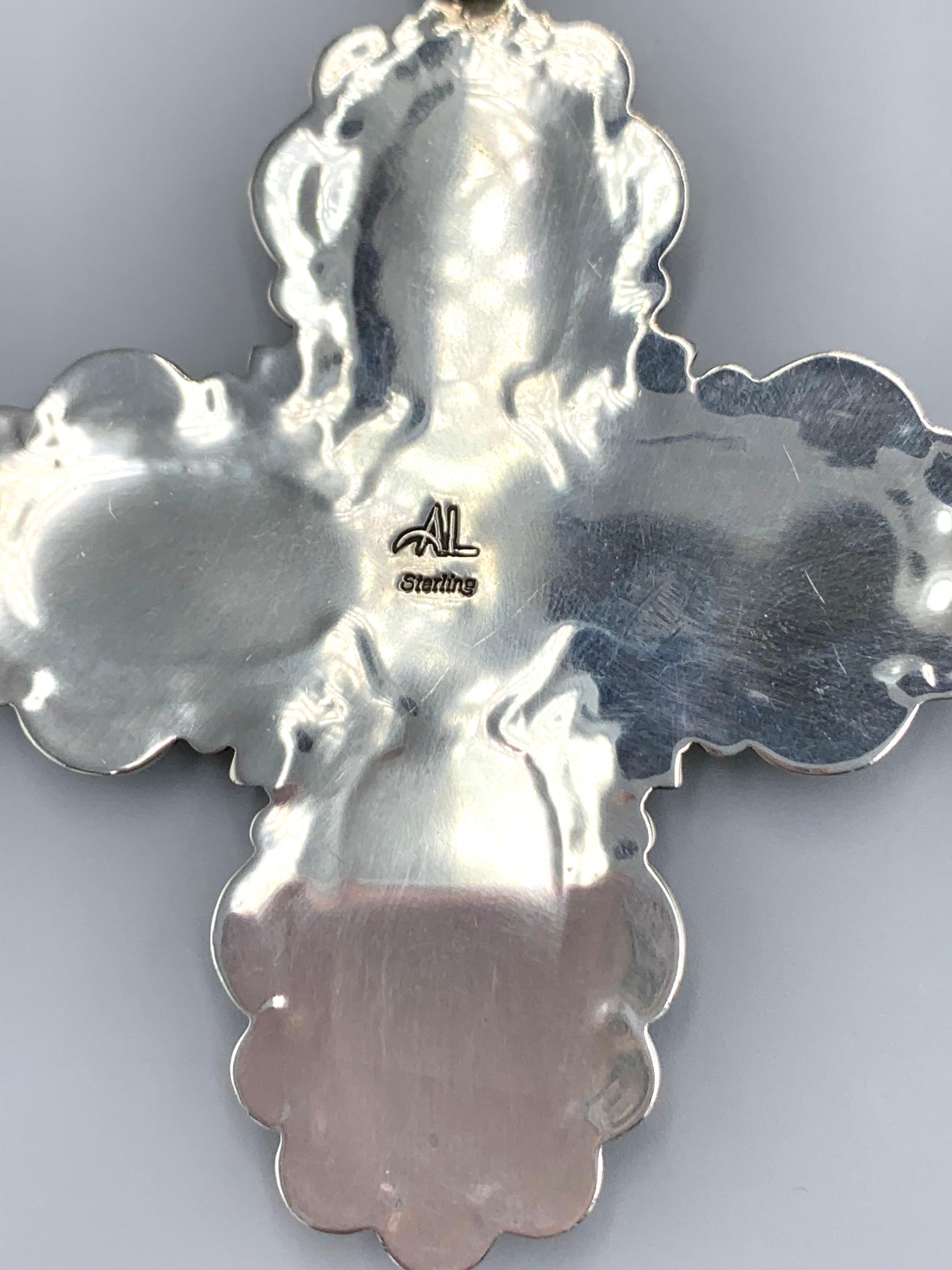 Ciondolo a forma di croce in argento con turchese Broken Arrow di Alvin Lee in vendita 7