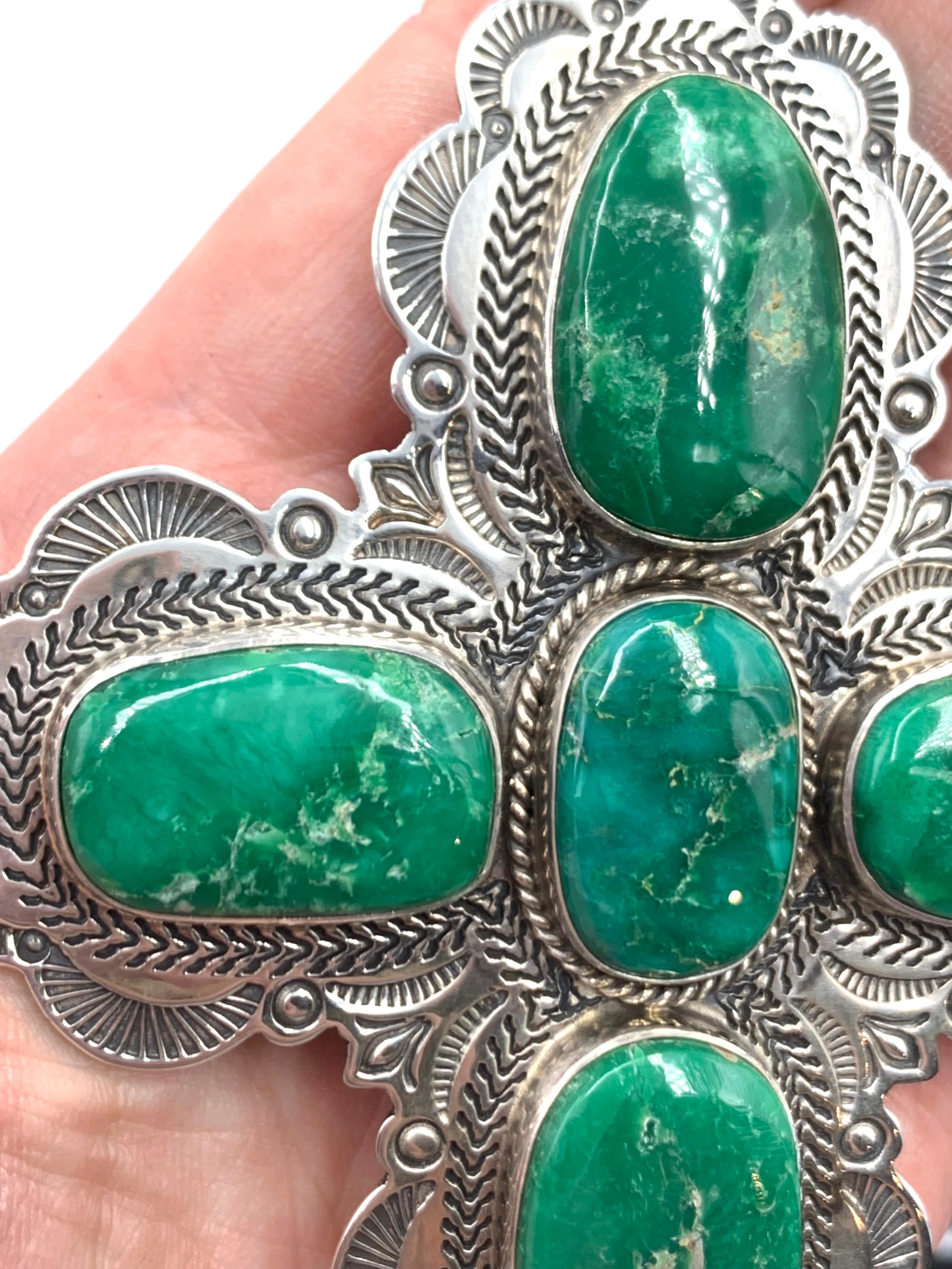 Ciondolo a forma di croce in argento con turchese Broken Arrow di Alvin Lee in vendita 10