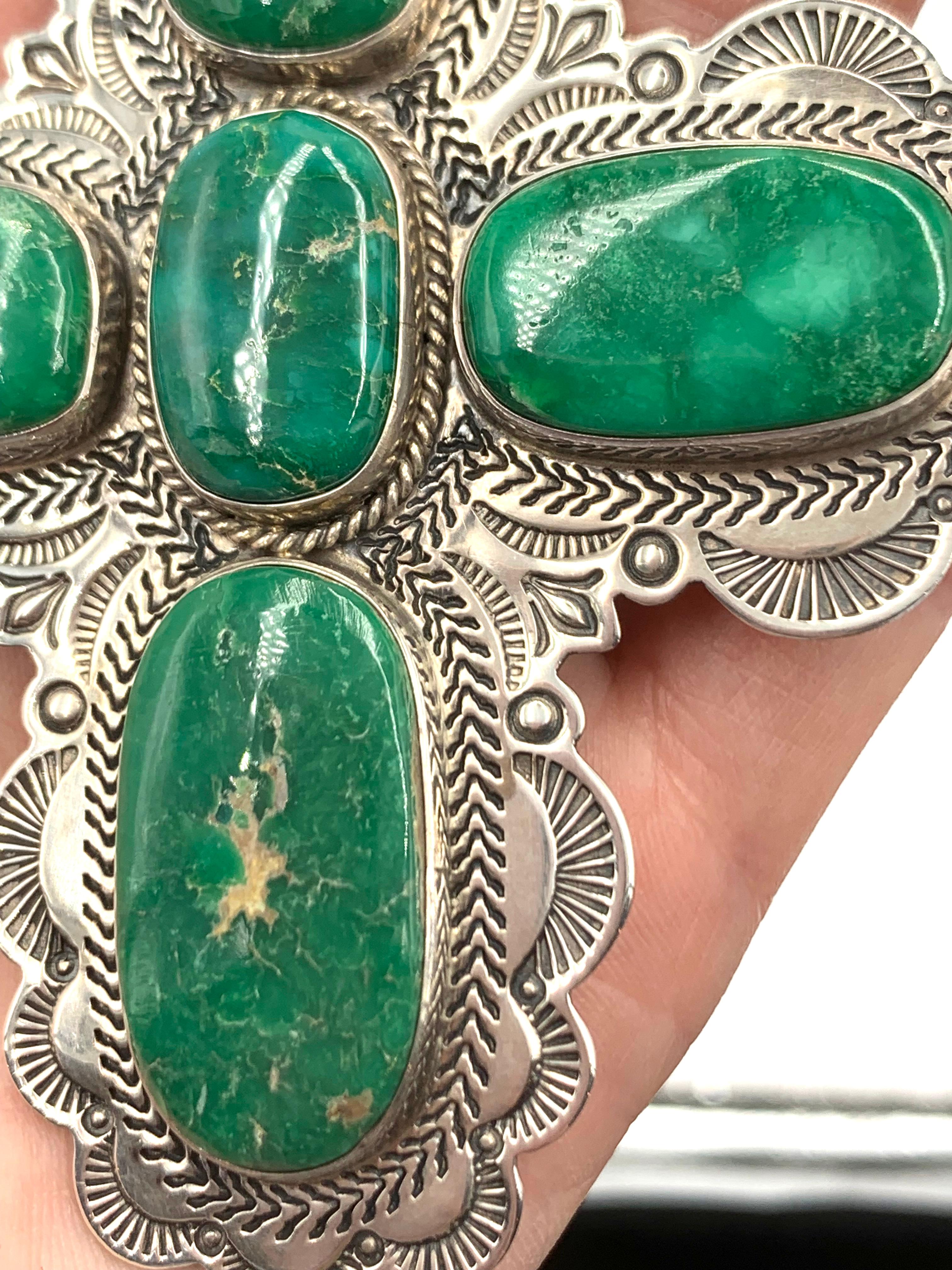 Ciondolo a forma di croce in argento con turchese Broken Arrow di Alvin Lee in vendita 11