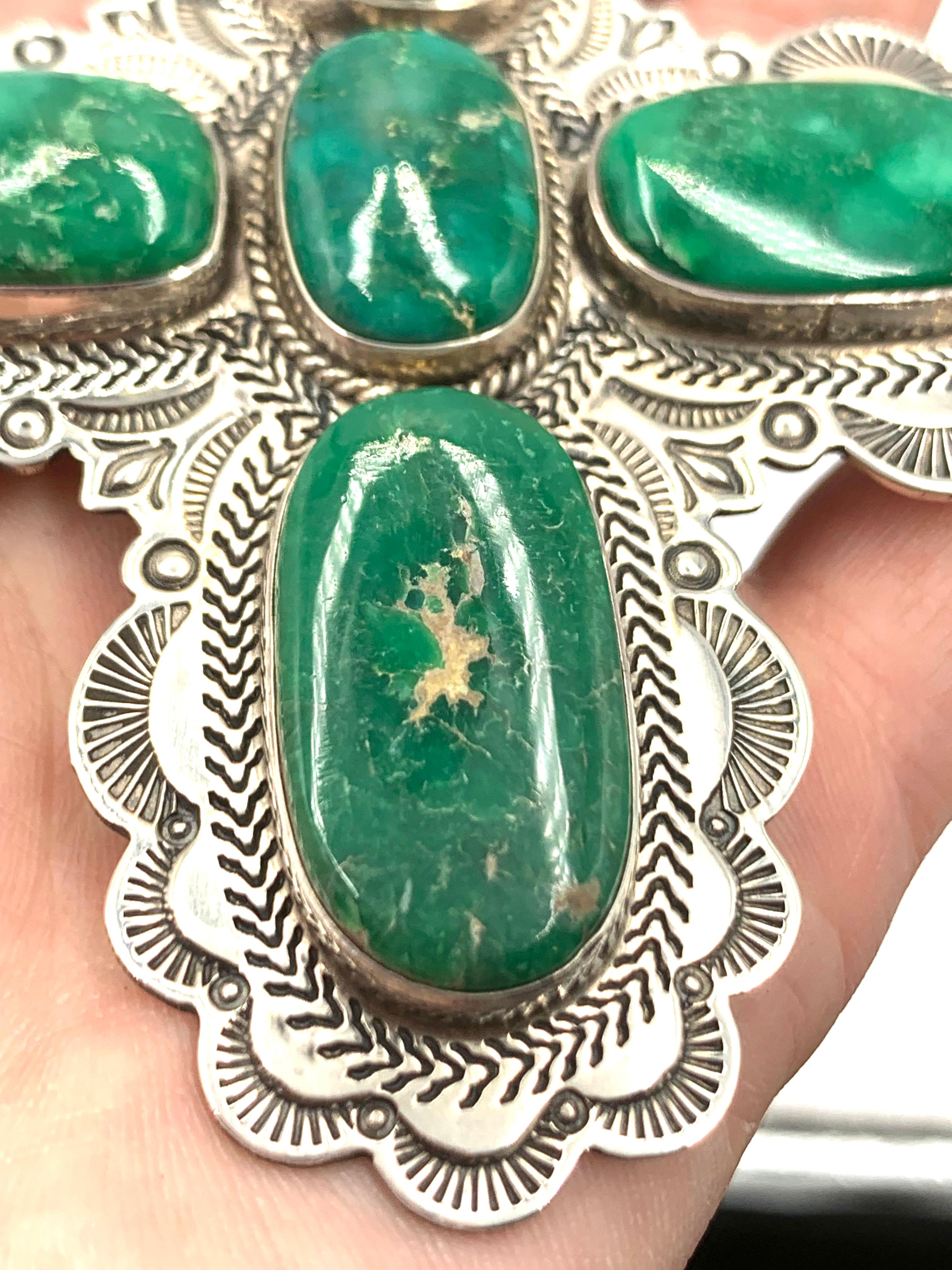 Ciondolo a forma di croce in argento con turchese Broken Arrow di Alvin Lee in vendita 12