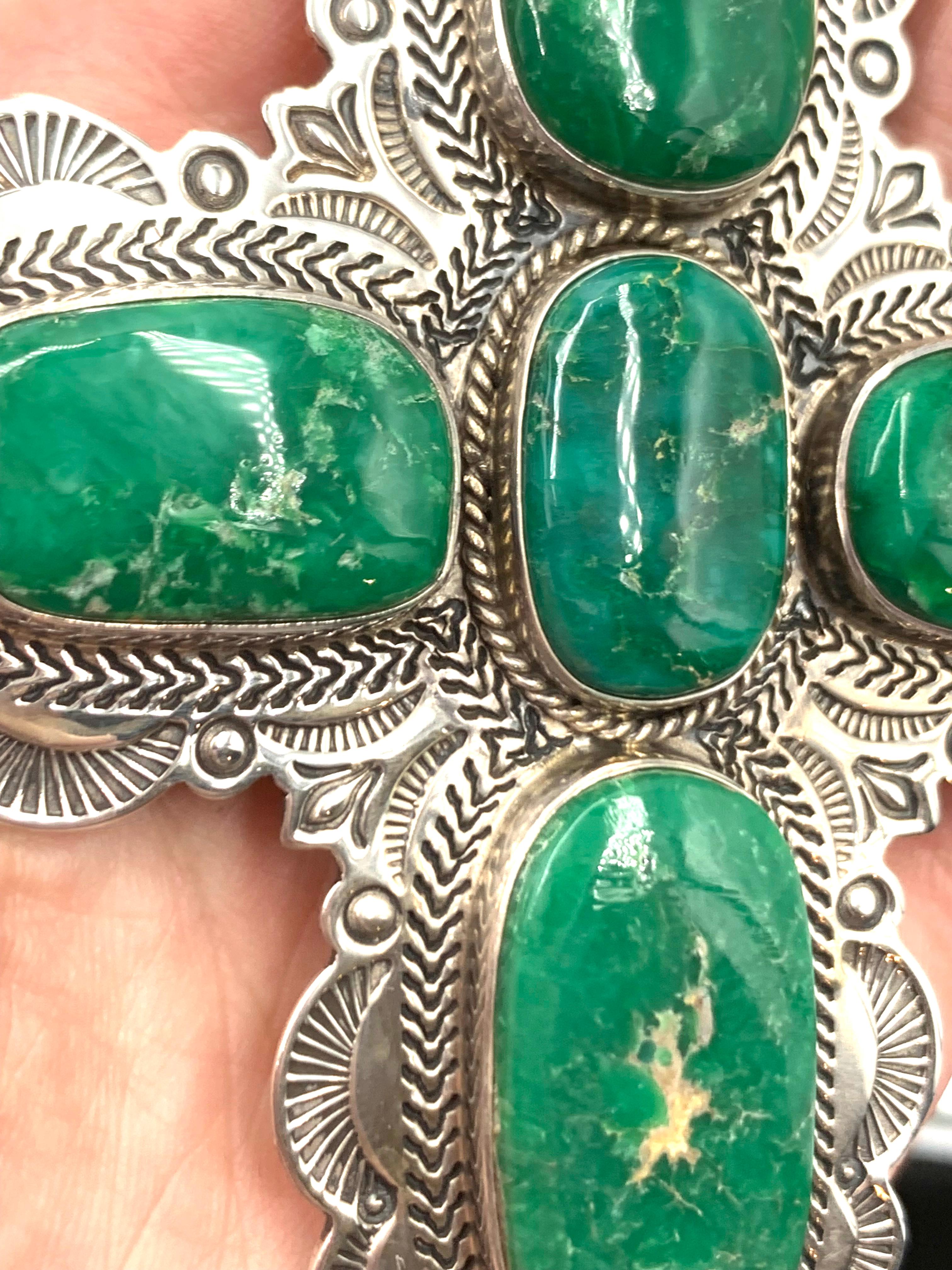 Ciondolo a forma di croce in argento con turchese Broken Arrow di Alvin Lee in vendita 13