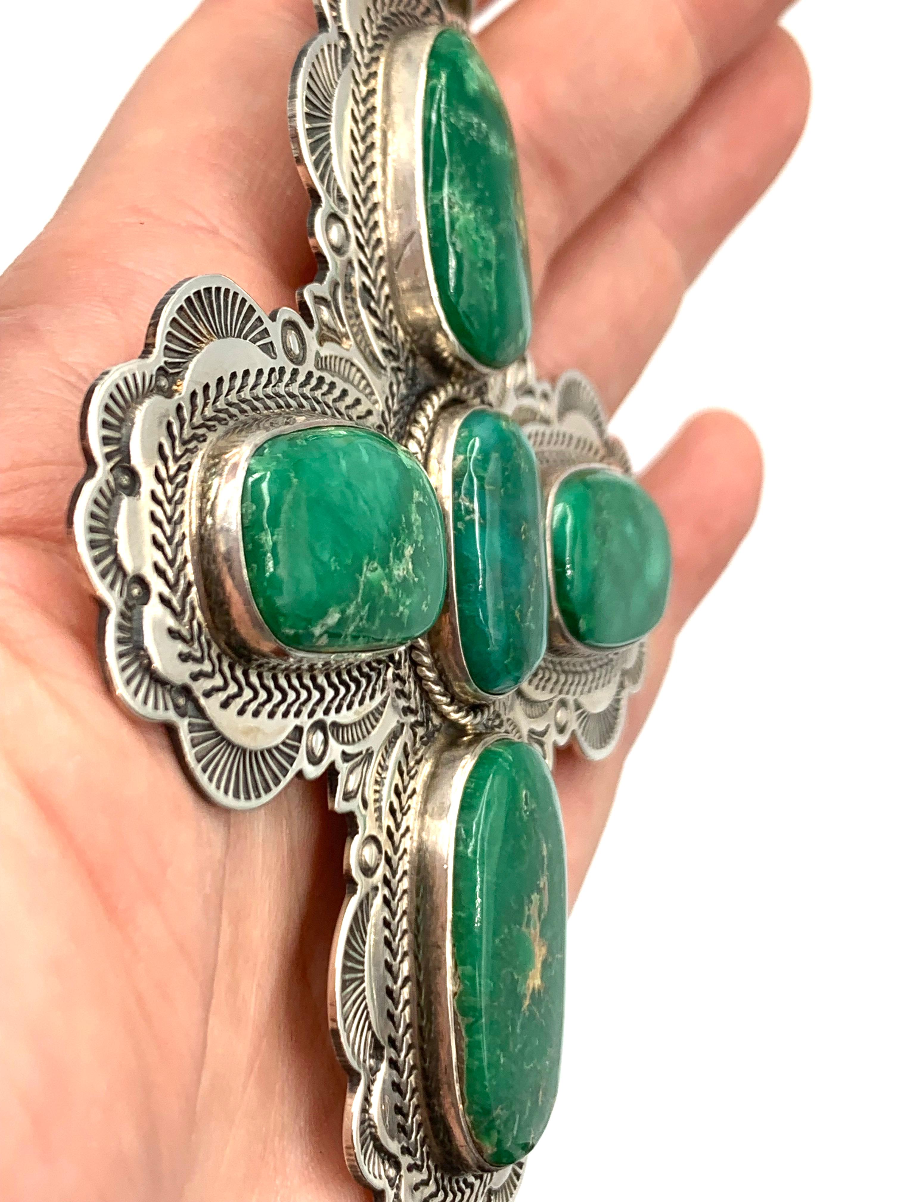 Ciondolo a forma di croce in argento con turchese Broken Arrow di Alvin Lee in vendita 14