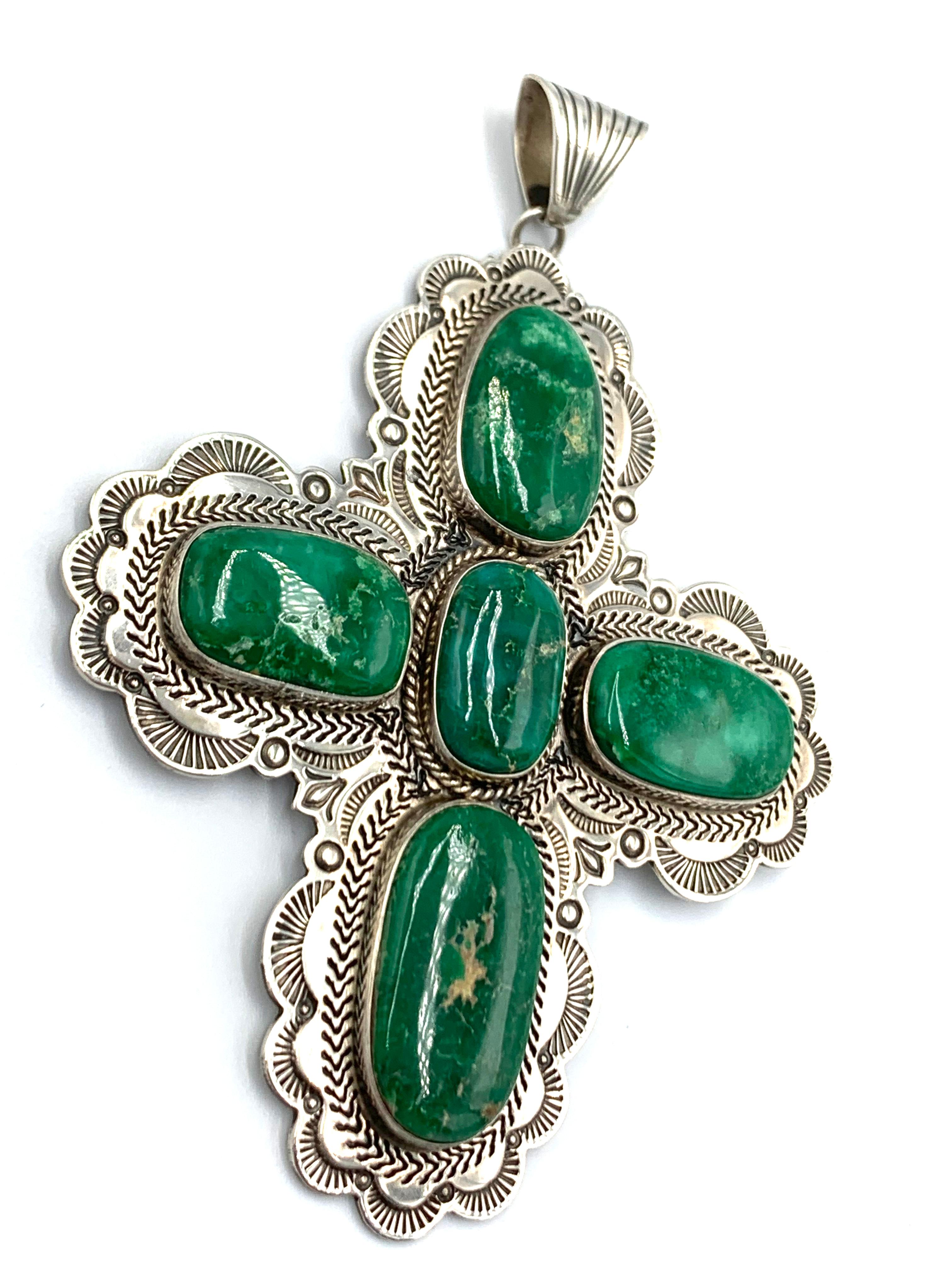 Nativo americano Ciondolo a forma di croce in argento con turchese Broken Arrow di Alvin Lee in vendita