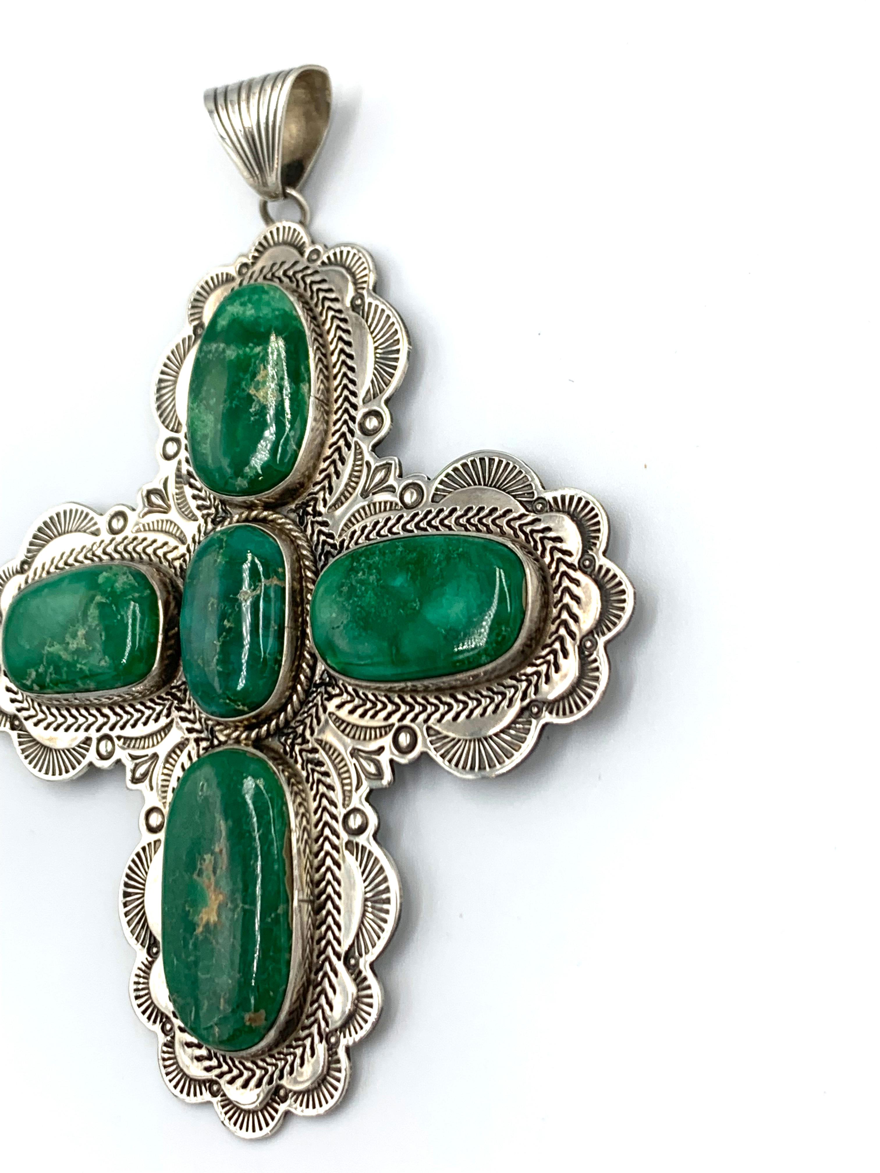 Ciondolo a forma di croce in argento con turchese Broken Arrow di Alvin Lee In condizioni Nuovo in vendita a Scottsdale, AZ