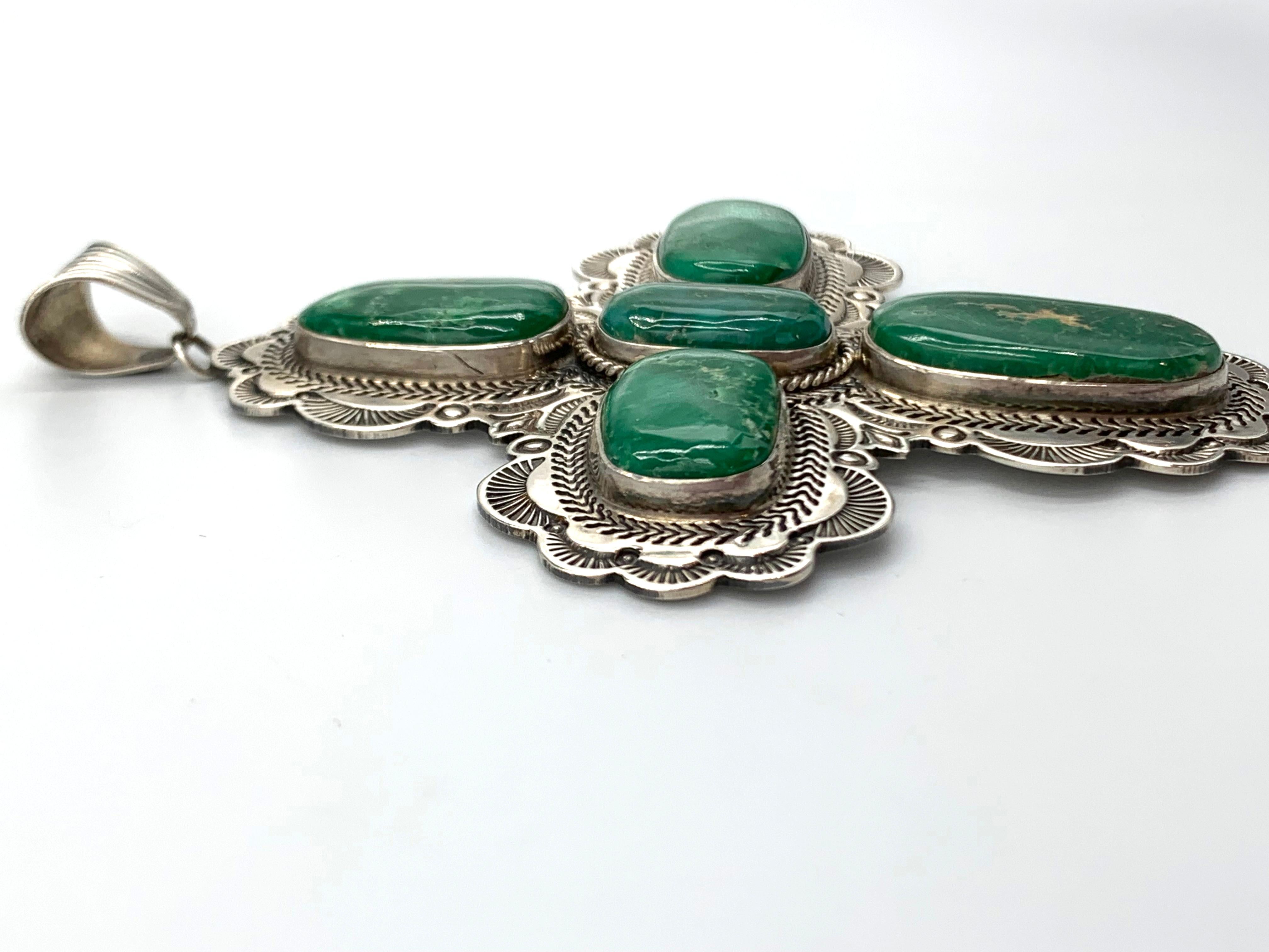 Ciondolo a forma di croce in argento con turchese Broken Arrow di Alvin Lee in vendita 1