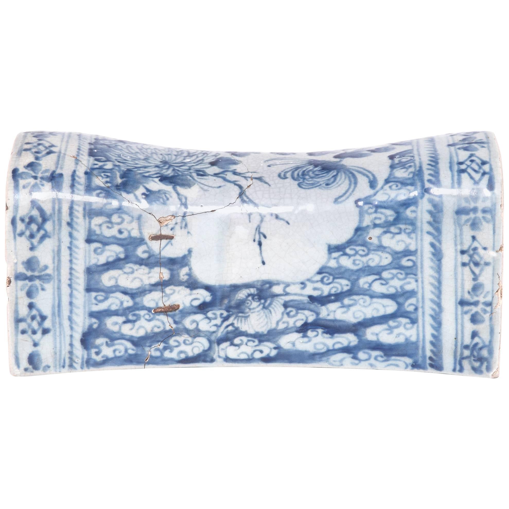 coussin de cou en porcelaine bleue et blanche du 19e siècle "Rêves brisés"