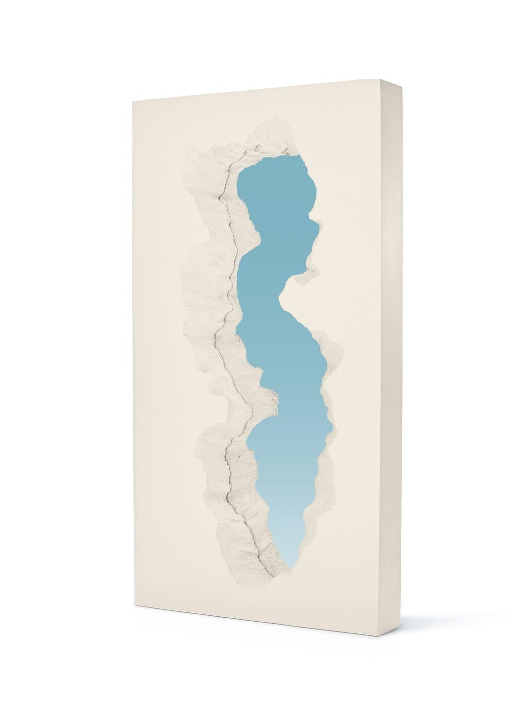 Broken Mirror is a limited edition mirror that does not abandon its 
function, but enriches and transforms it, by becoming an object of art and 
going beyond the boundaries of direct form-function correspondence.
The project was born from the