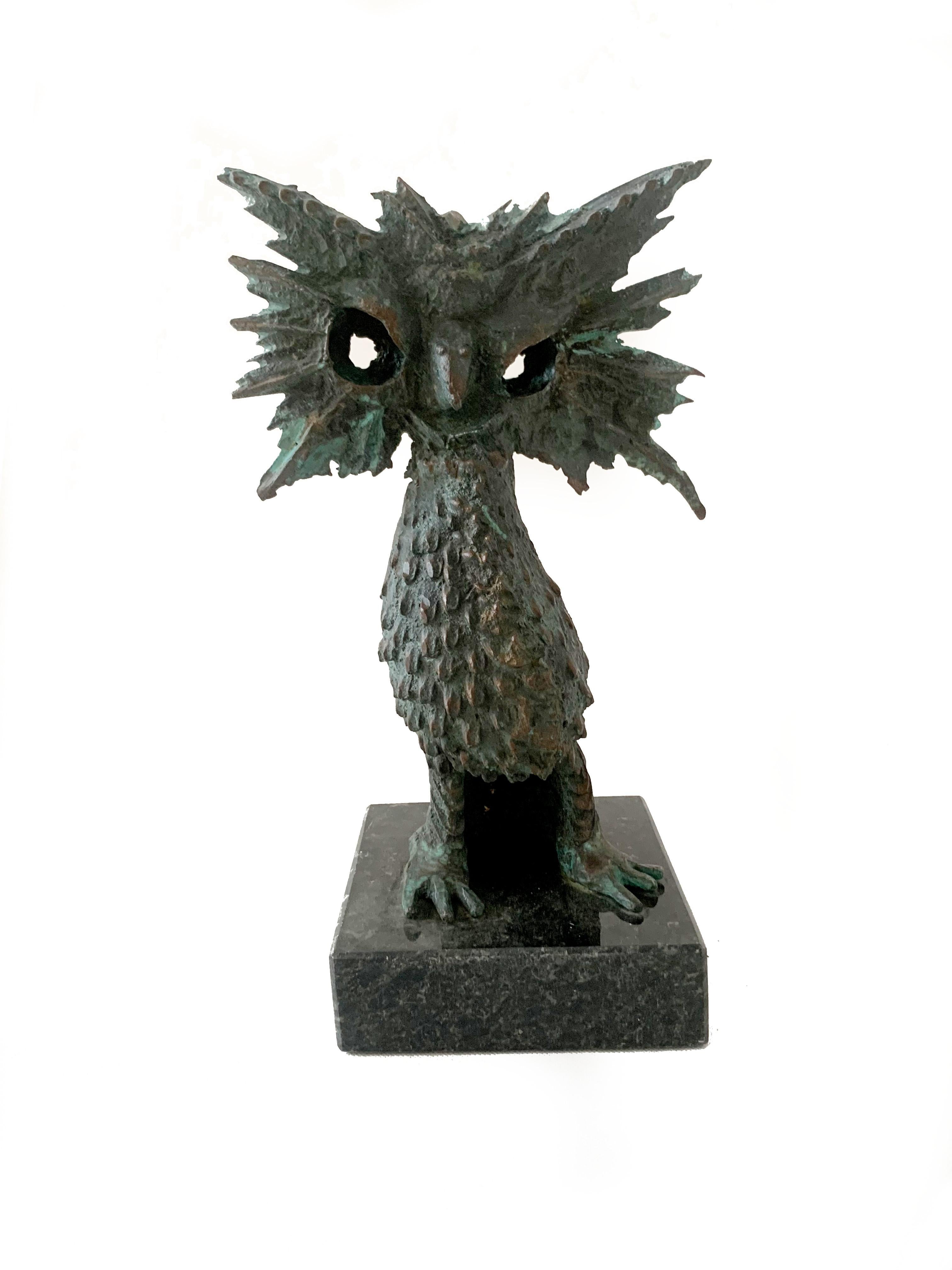 Un hibou. Sculpture figurative contemporaine en bronze, Bird, maître d'art polonais en vente 1