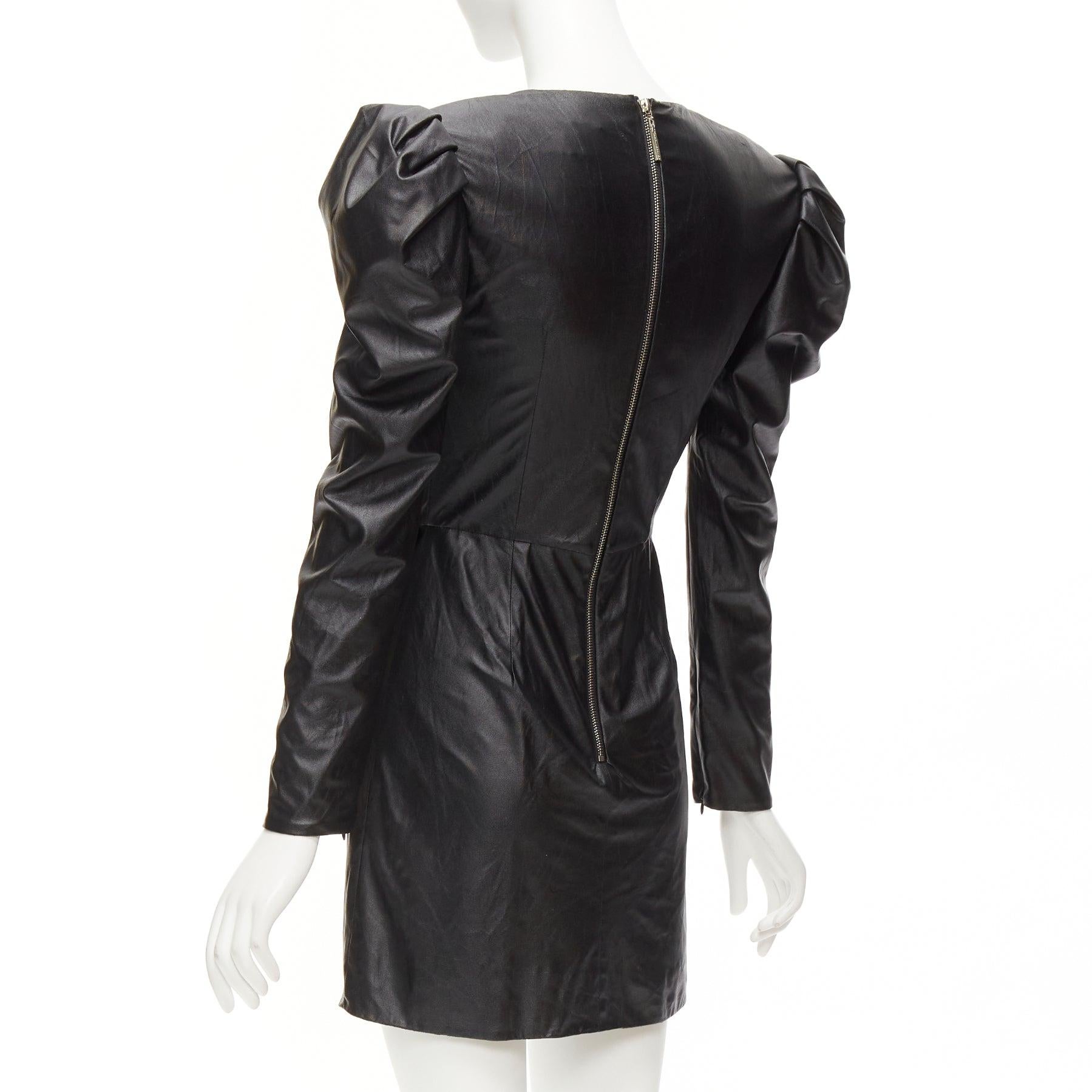 BRONX & BANCO noir tissu enduit jupe drapée épaule bouffante mini robe XS en vente 1