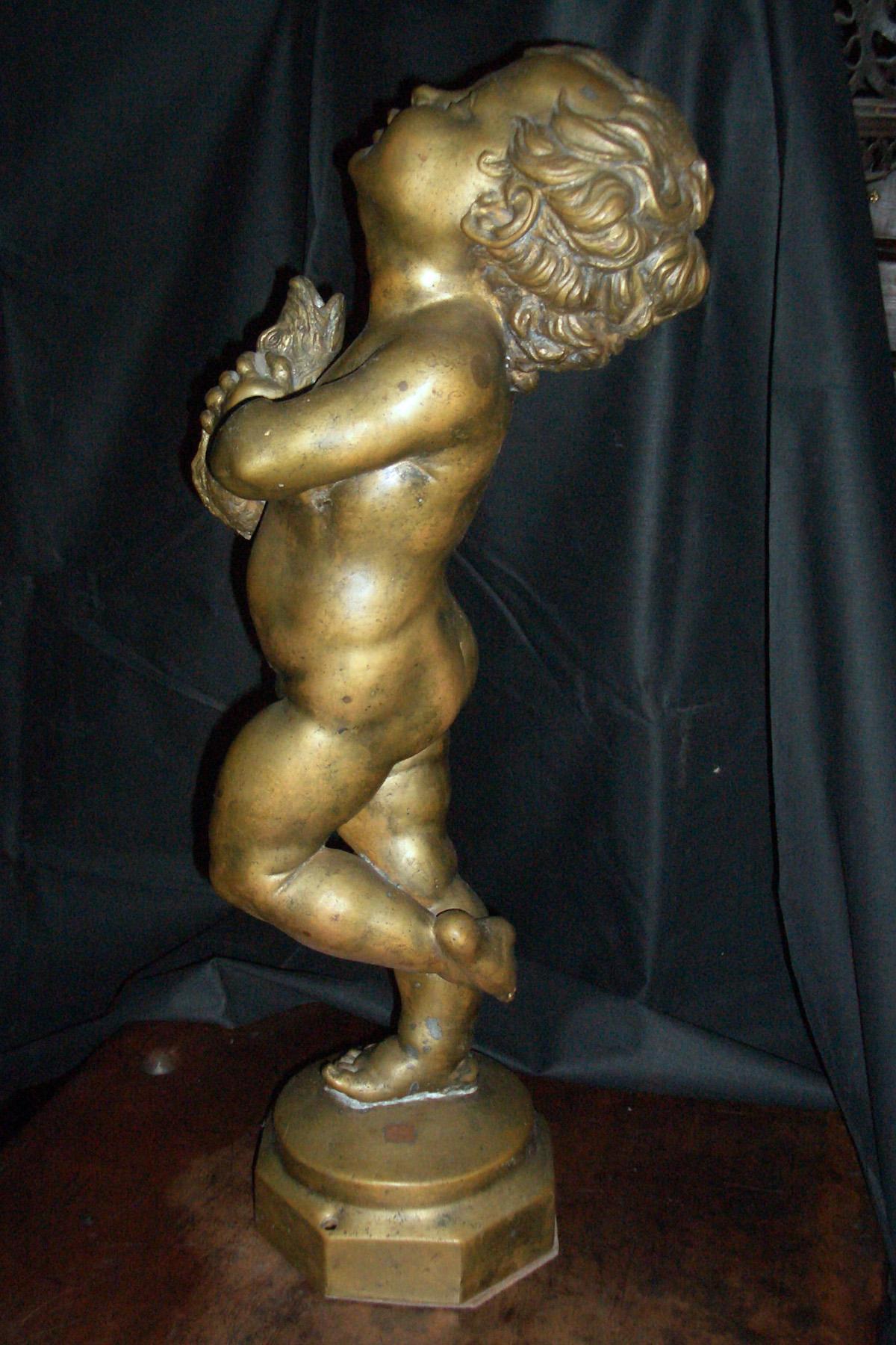 Calco Scultura in bronzo del XVIII secolo / Fontana Figura di bambino / Putto con delfino in vendita
