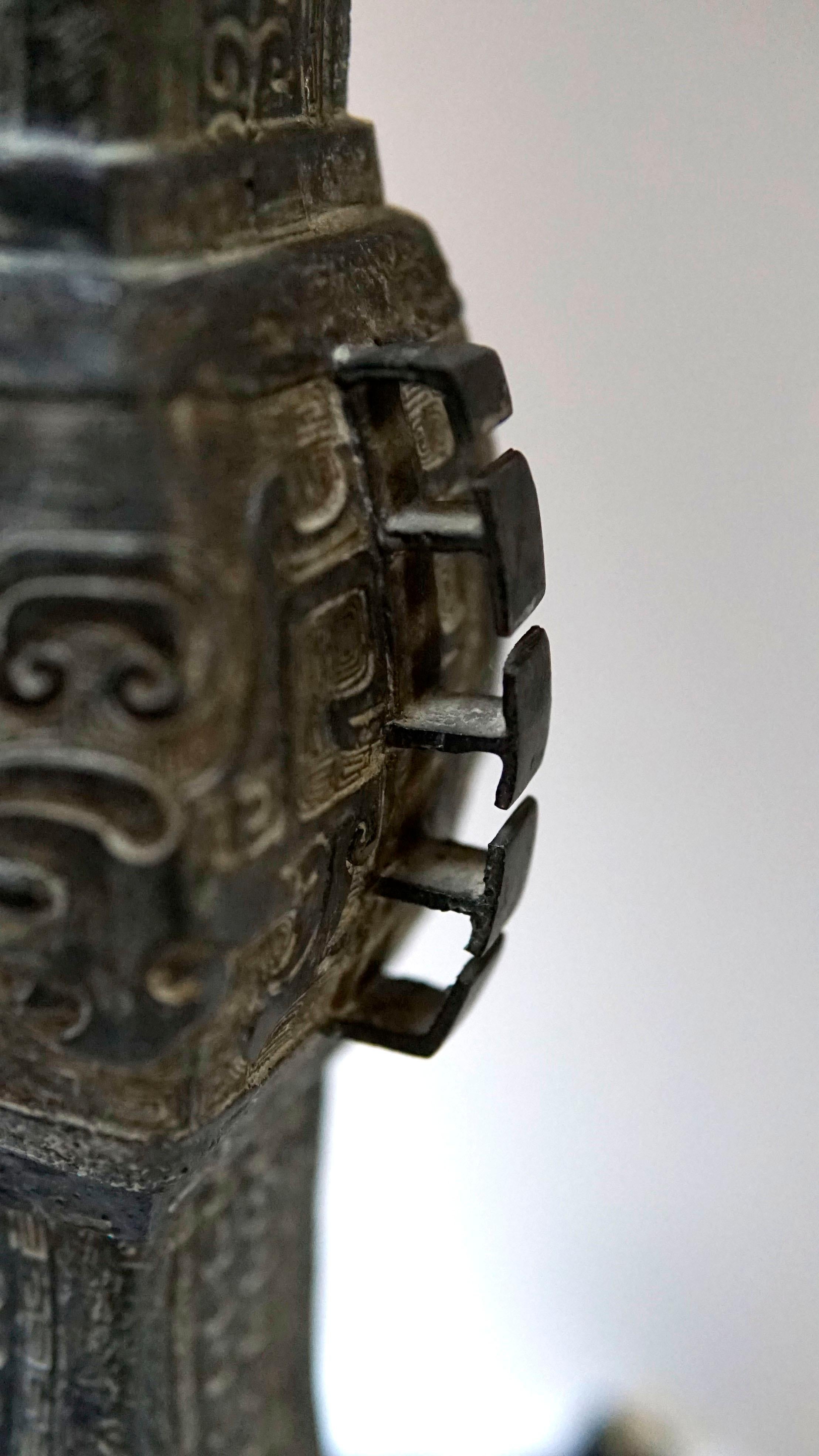 Lampe de table japonaise en bronze de la période Meiji en archaïque du XIXe siècle en vente 3