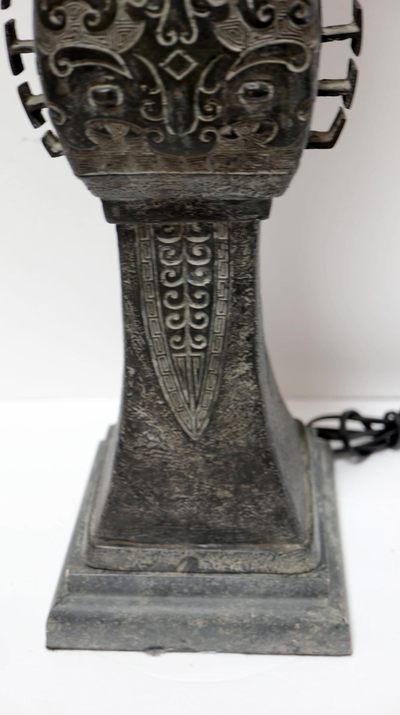 Bronze 19th Century Archaic Meiji Period Japanese Table Lamp For Sale 11