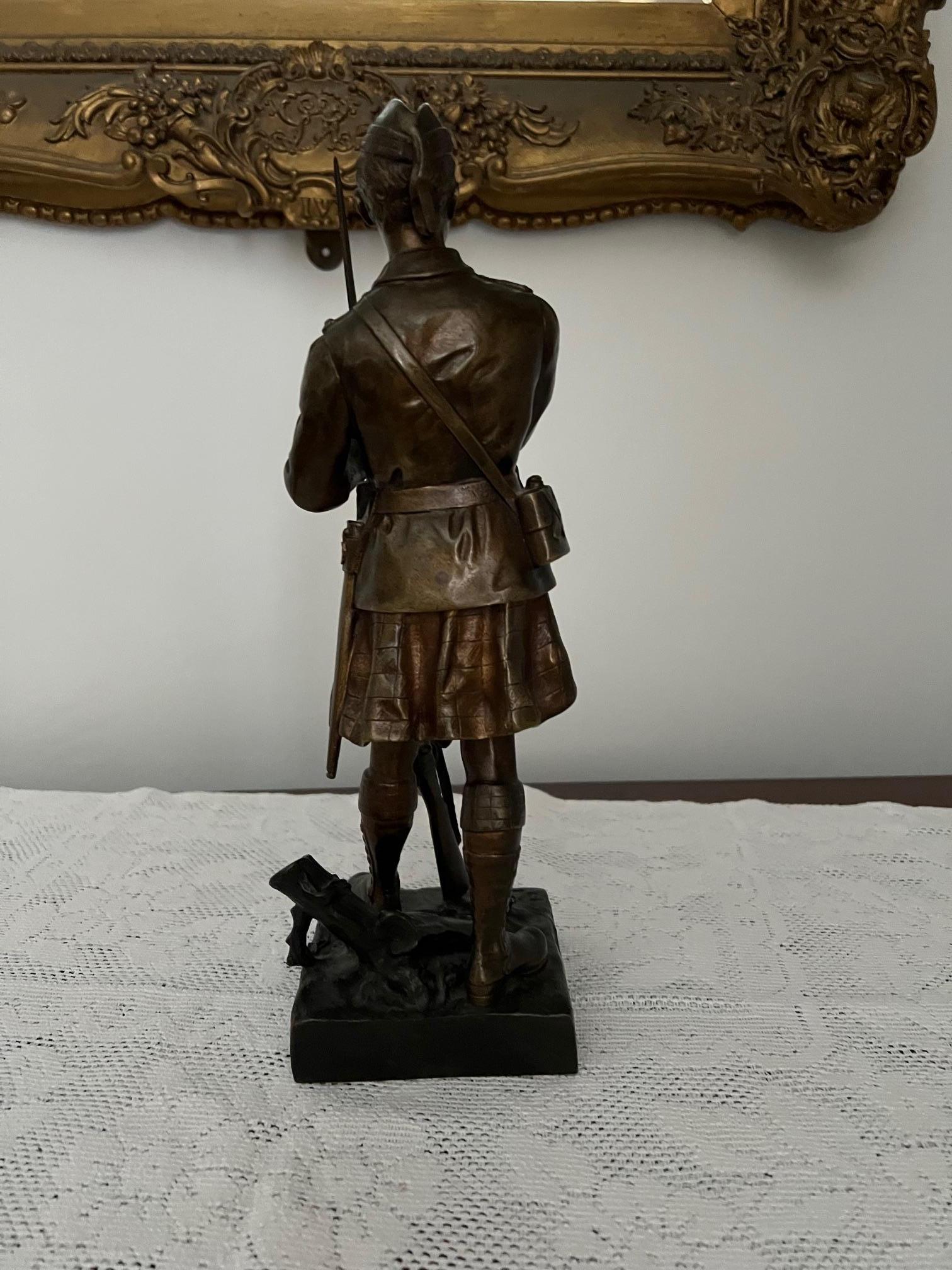 Moulage Soldat écossais en bronze de la Première Guerre mondiale portant le kilt. en vente