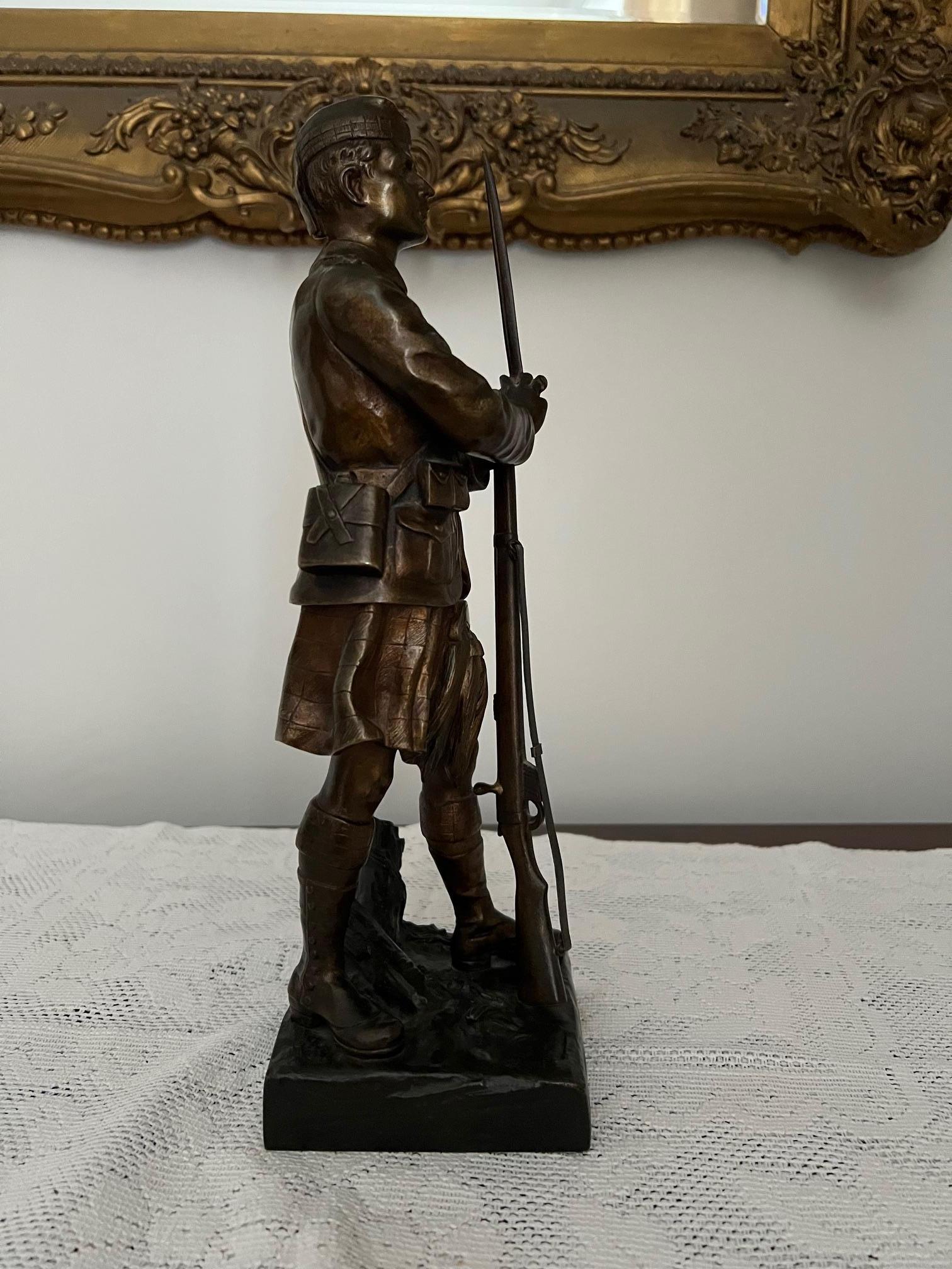 Bronze 1st World War Kilted Scottish Soldier. In Good Condition For Sale In London, GB
