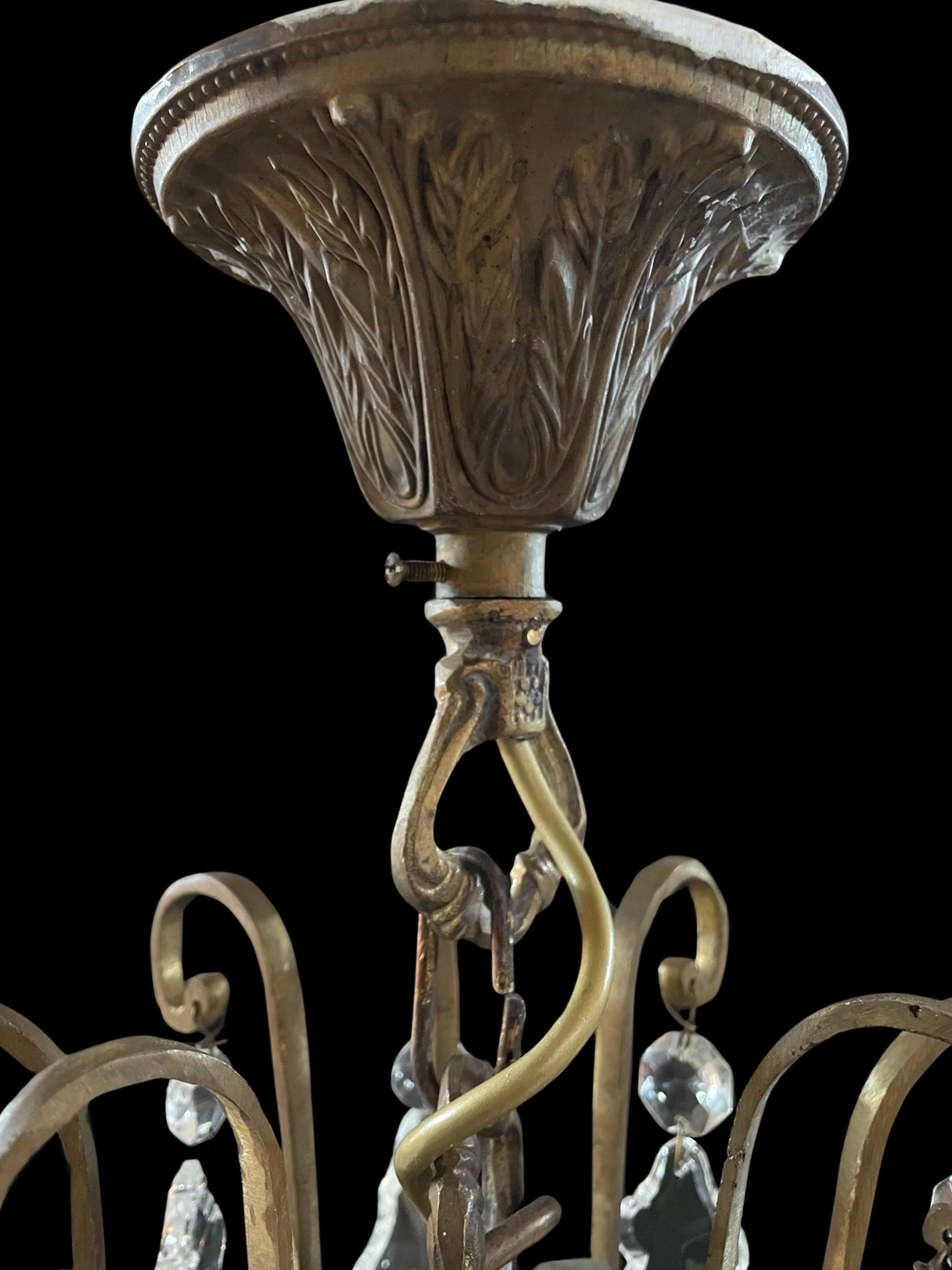 Lampadario di cristallo a 8 bracci in bronzo in vendita 1