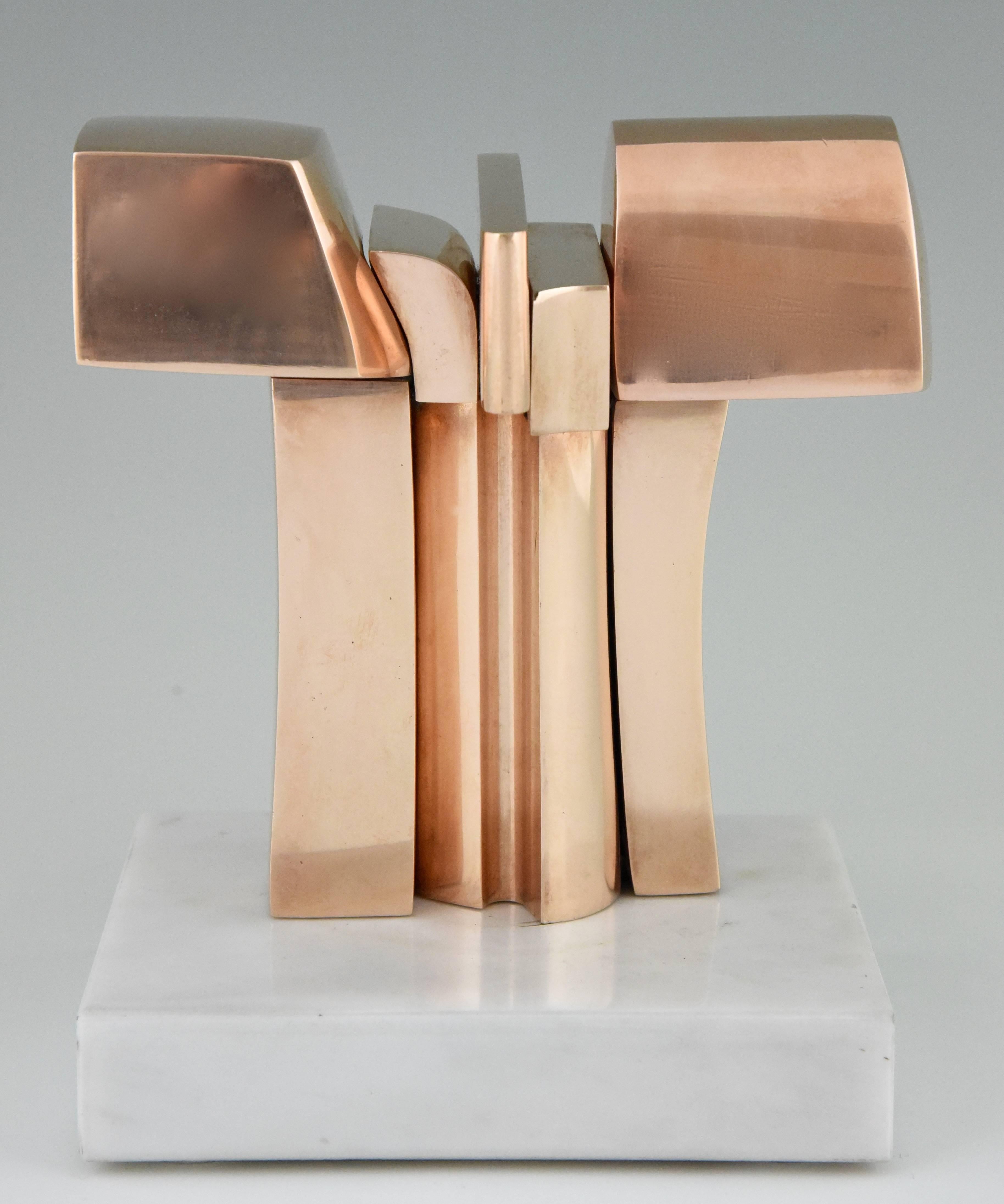 Beautiful 1970s abstract bronze sculpture on white marble base by the Spanish artist José Luis Sanchez. Signed and numbered.
Artist/ Maker: José Luis Sanchez
Signature/ Marks: J.L. Sanchez. Numbered 1000/956
Style: Mid-Century Modern
Date: