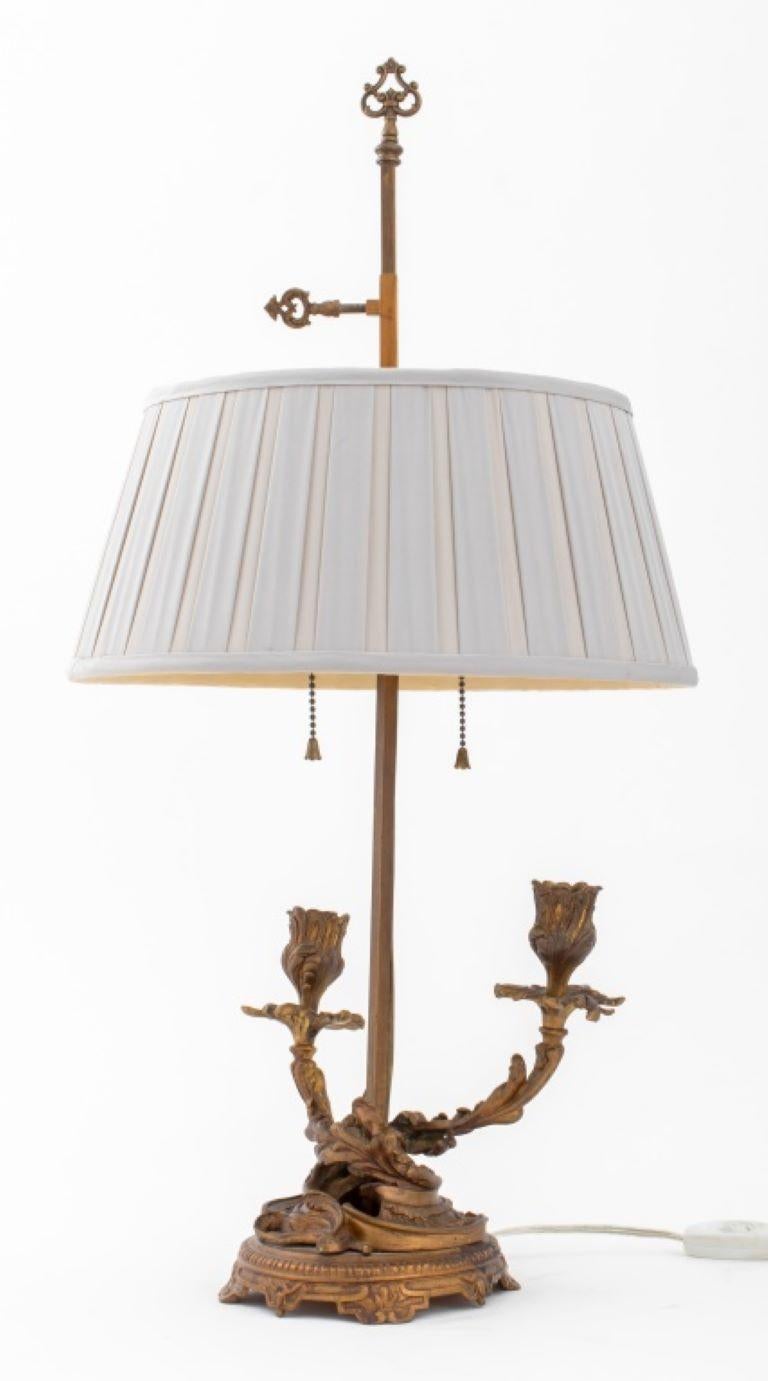 Bronze Acanthus Leaf Bouillotte Lamp In Good Condition For Sale In New York, NY