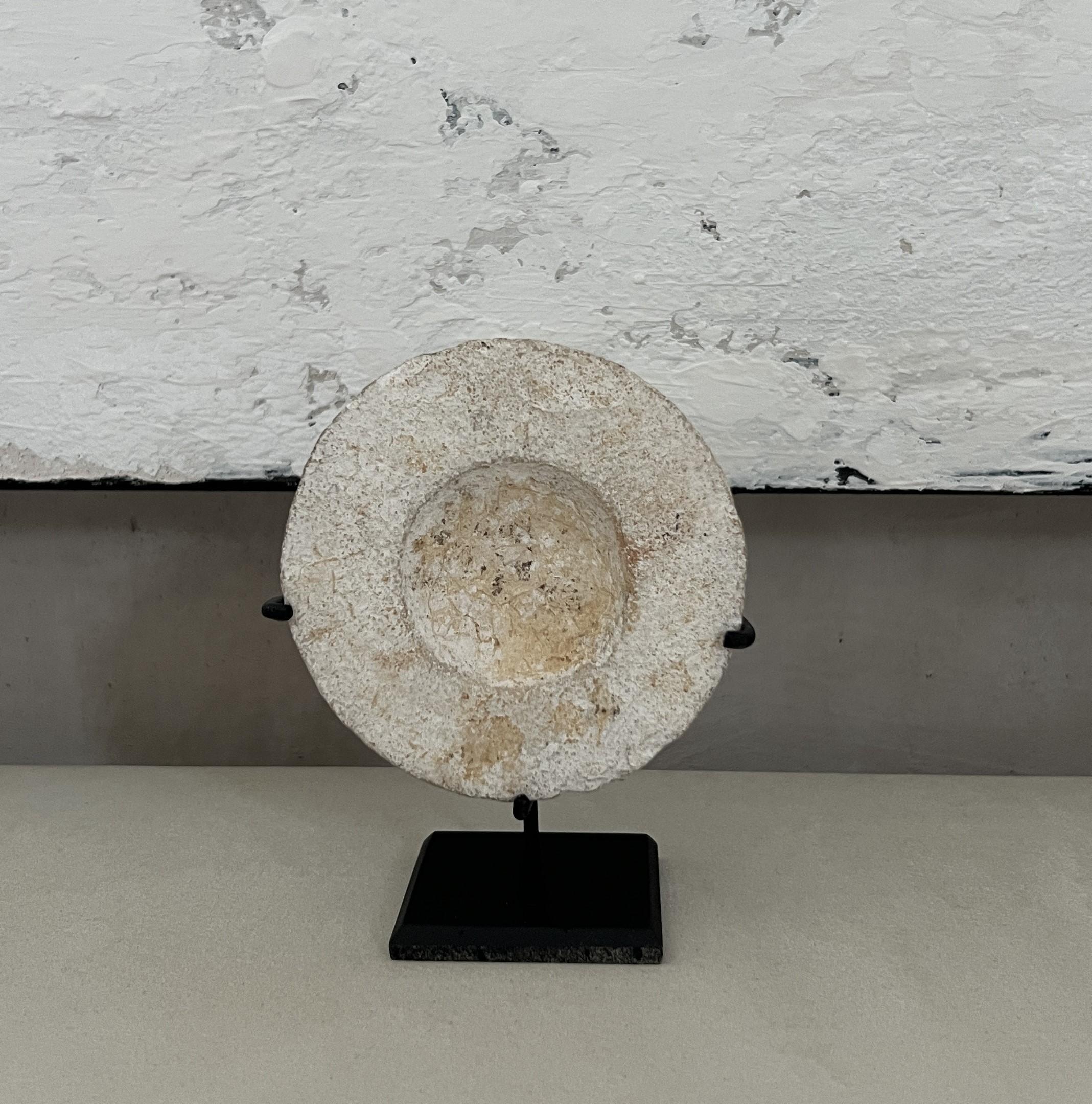 Bronze age stone cup In Good Condition For Sale In Vosselaar, BE