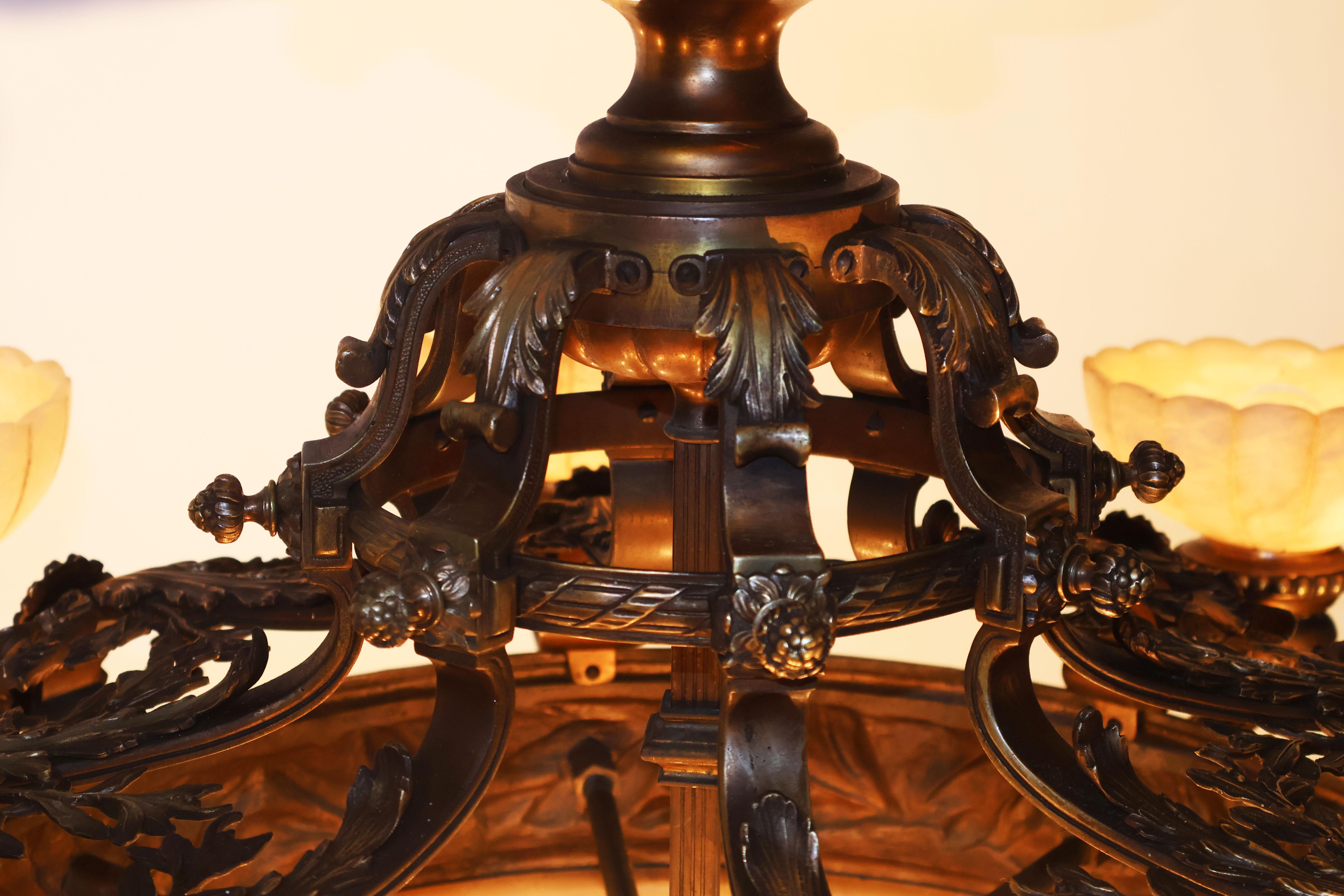 Lampadario in bronzo e alabastro in vendita 2