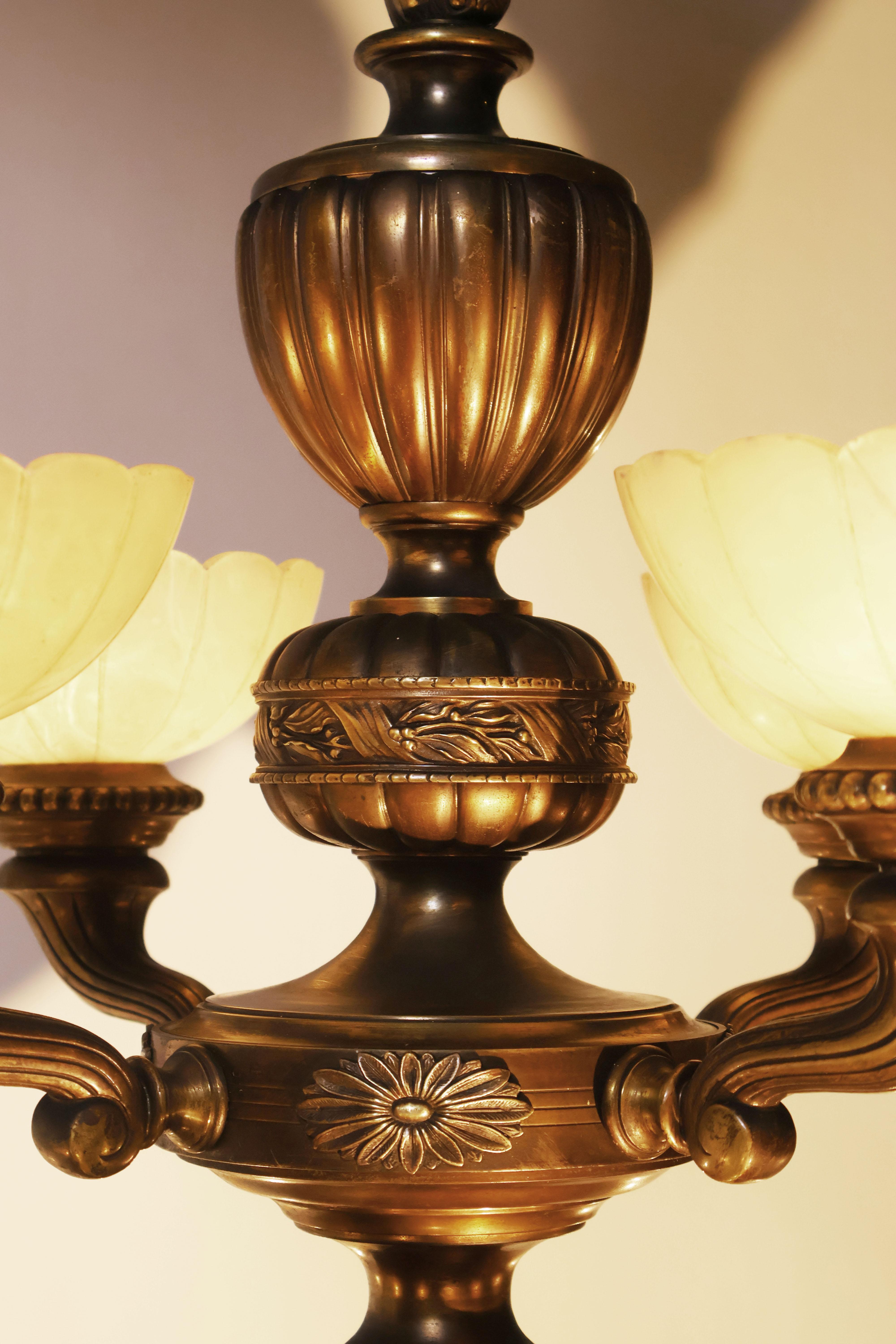 Lampadario in bronzo e alabastro in vendita 3