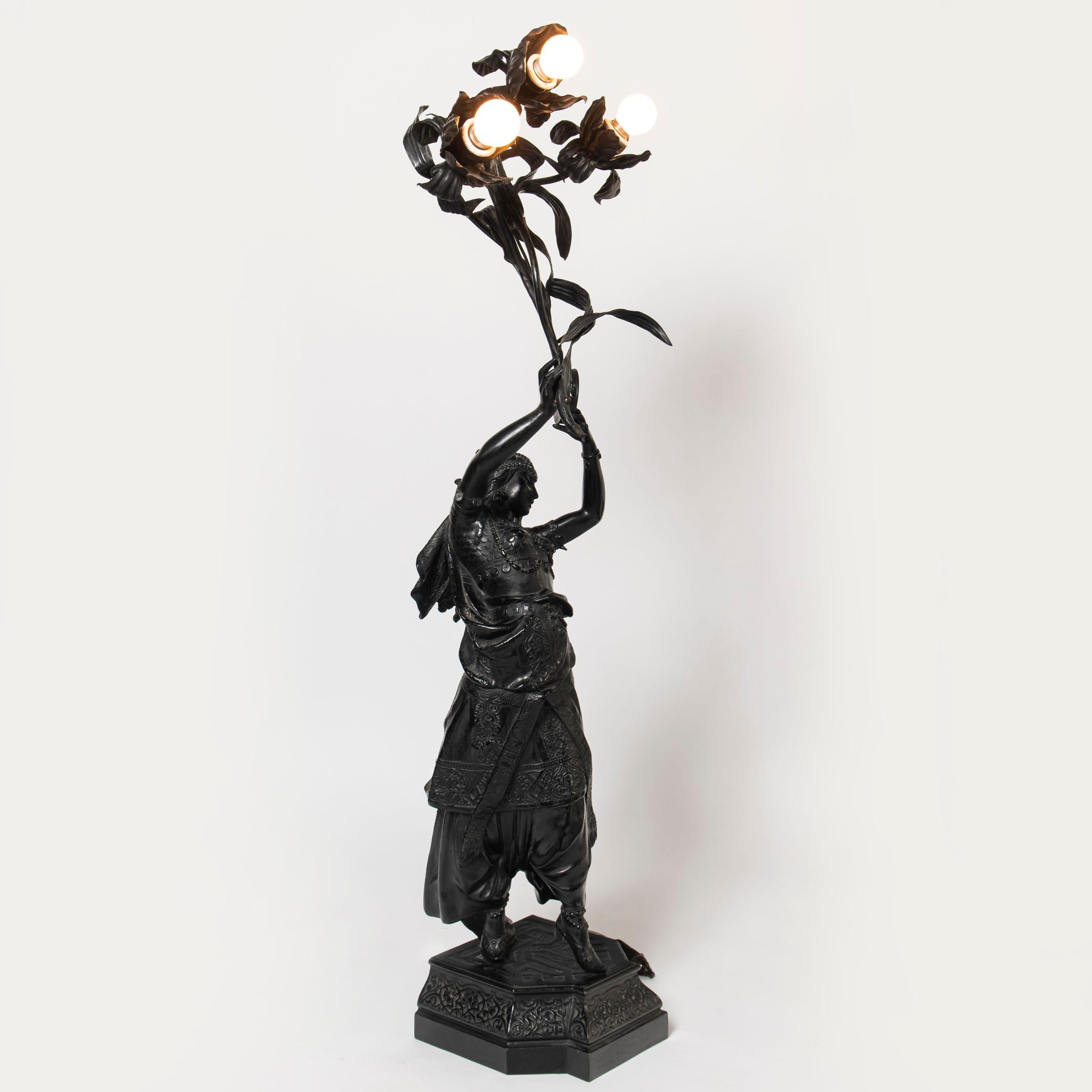 Bronze alloy table lamp sculpture signed Waagen. Germany, circa 1890.