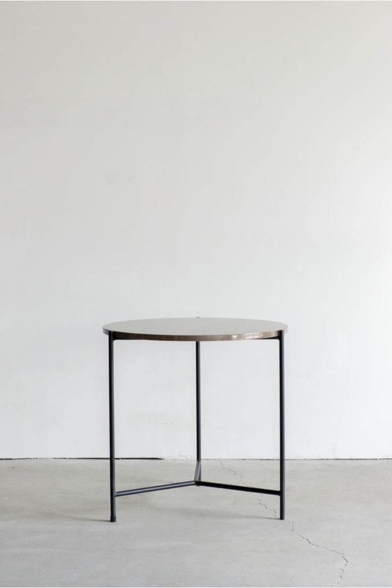 Amani-Beistelltisch aus Bronze von Croft House (amerikanisch) im Angebot