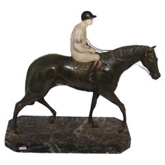 Scultura di bronzo e alabastro del fantino di M. Guiraud Riviere