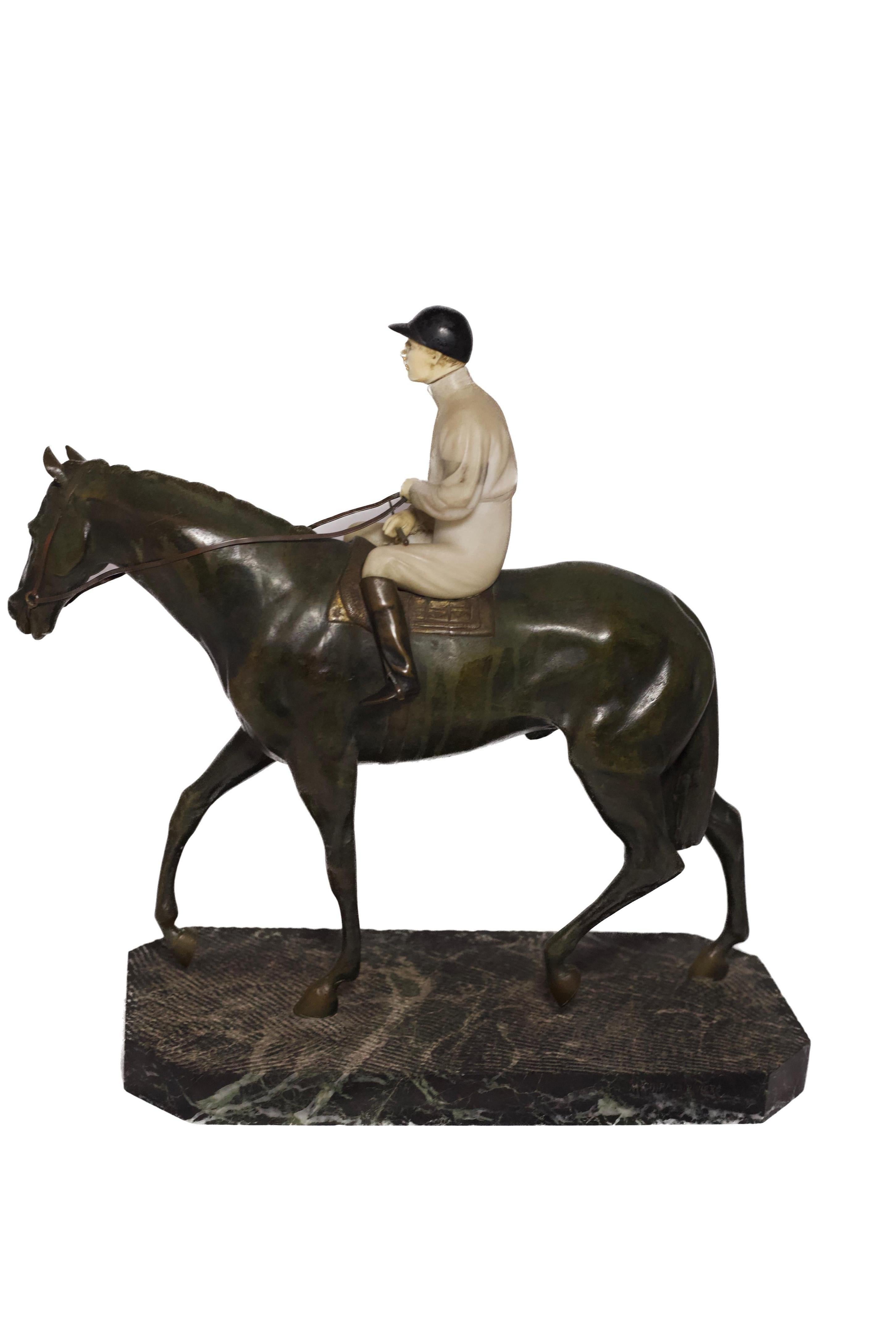 XX secolo Scultura di bronzo e alabastro del fantino di M. Guiraud Riviere in vendita