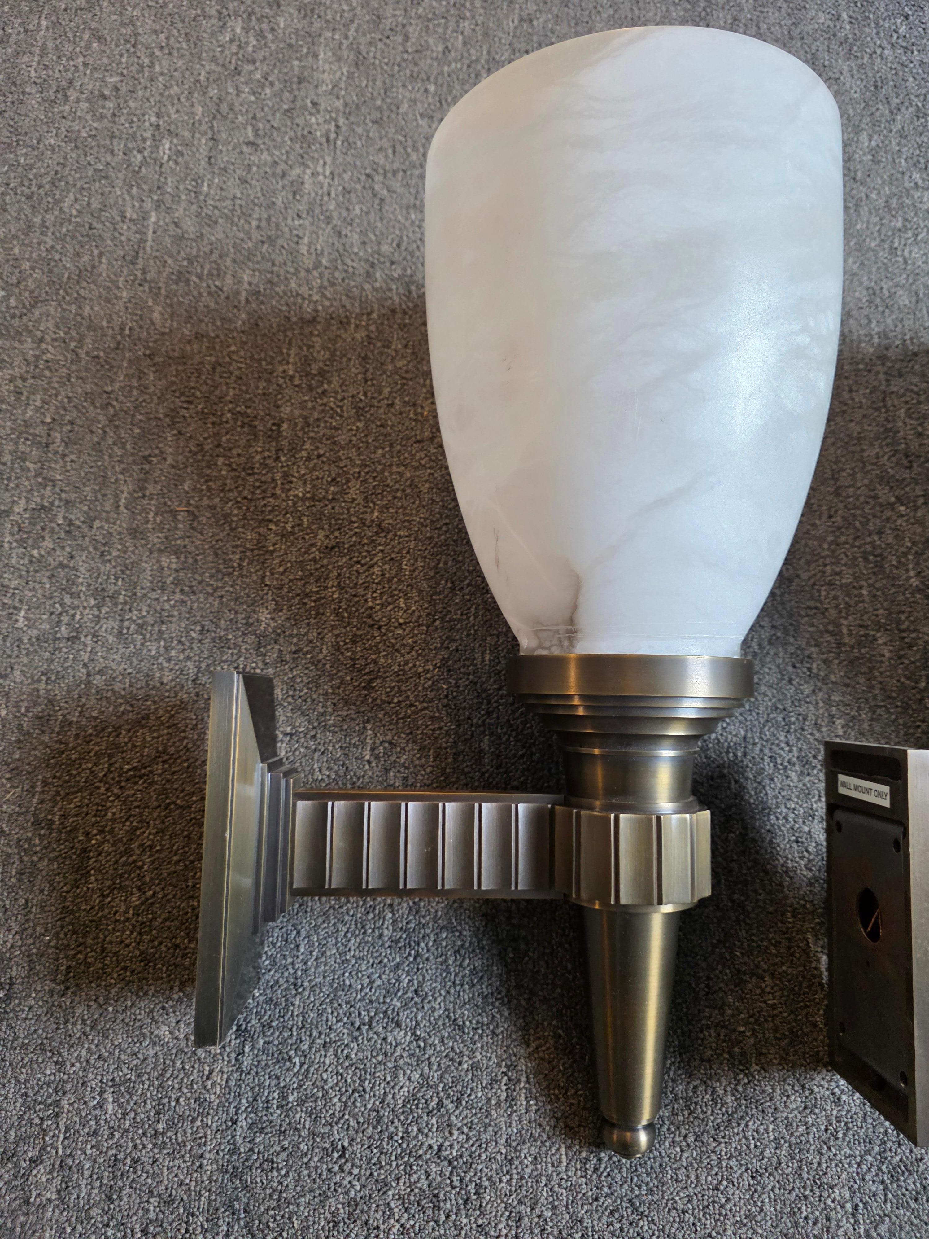 Apliques de bronce y alabastro de Thierry Despont finales del siglo XX en venta