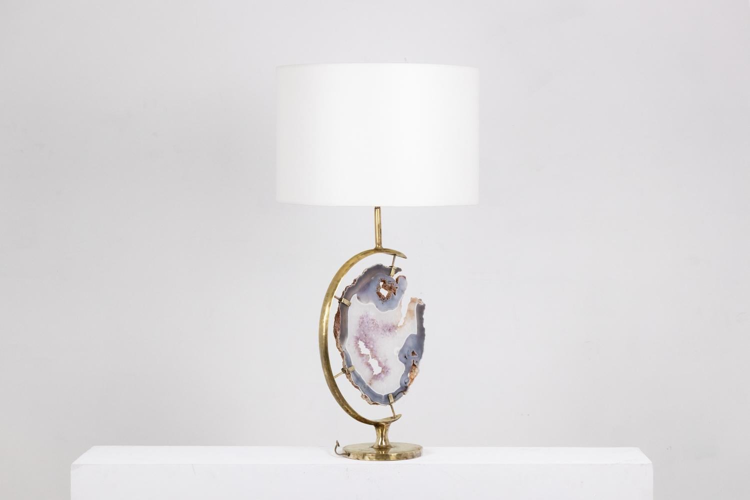 Bronze and amethyst lamp.

Designer's work created in the 1970s.

Dimensions: H 60 x D 18 cm

Reference: LS6460275S