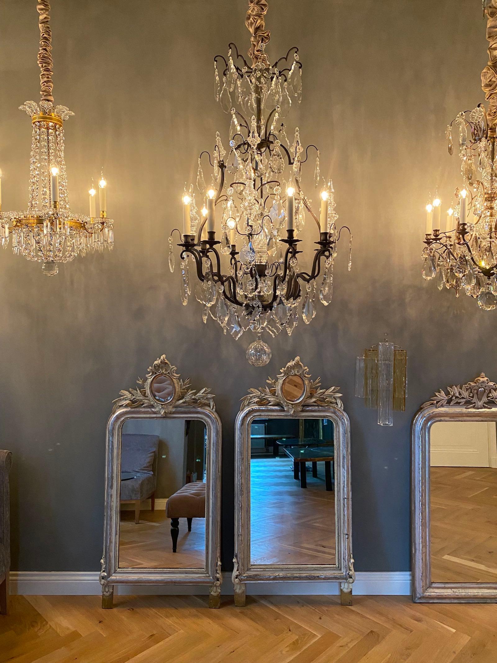 Lustre français en bronze et cristal Baccarat dans le style Louis XV en vente 3