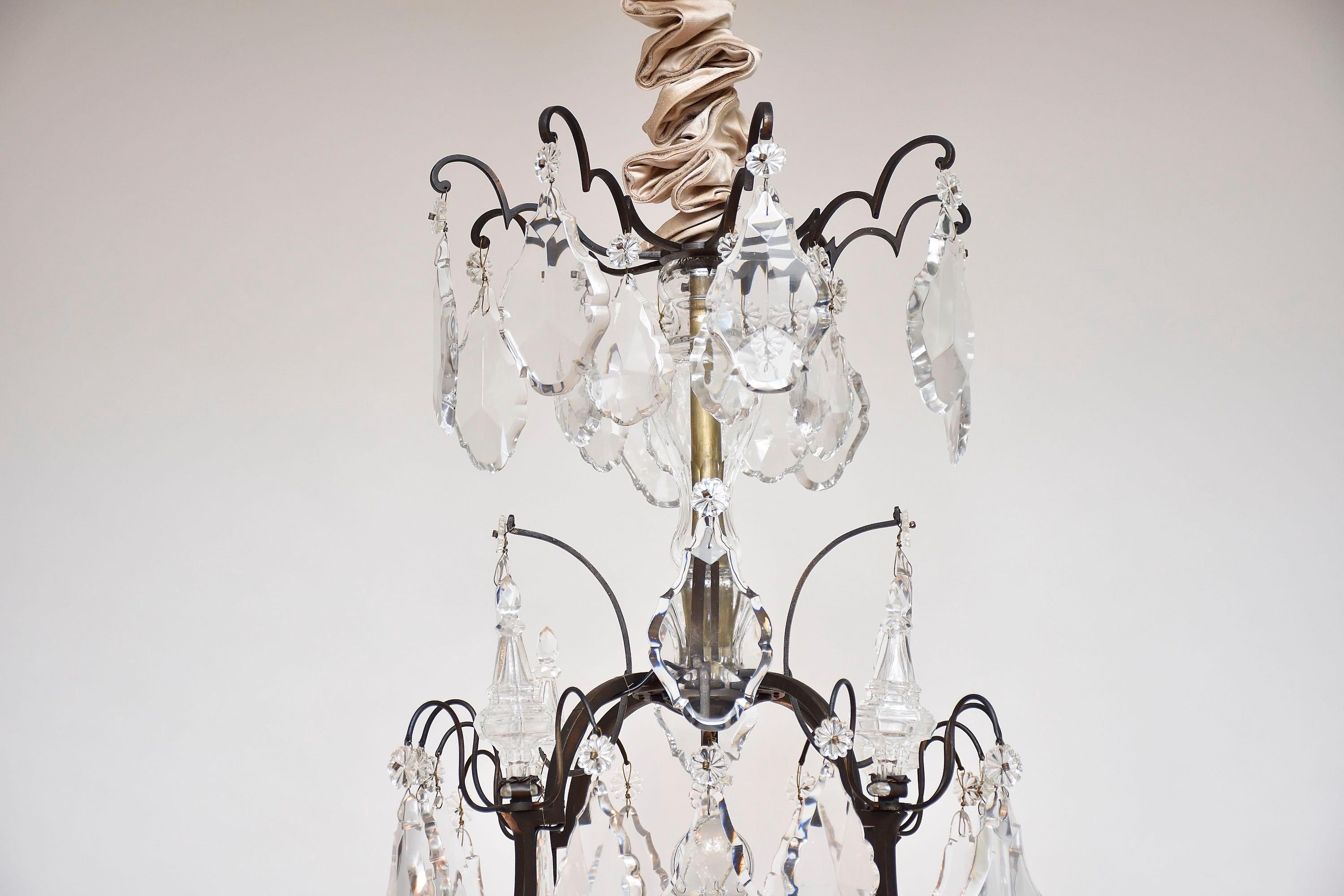 Lustre français en bronze et cristal Baccarat dans le style Louis XV Bon état - En vente à SON EN BREUGEL, NL