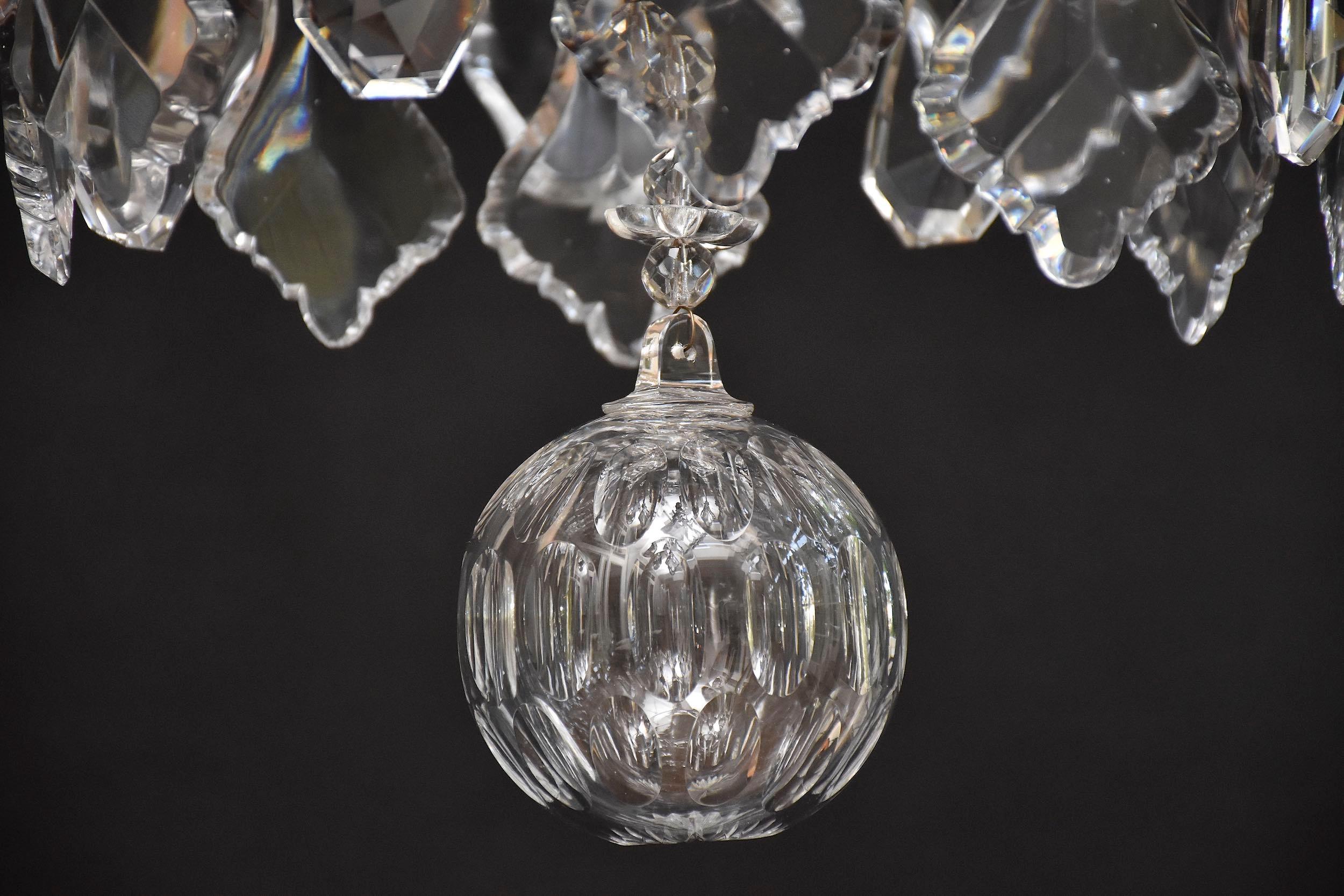 Lustre français en bronze et cristal Baccarat dans le style Louis XV en vente 1
