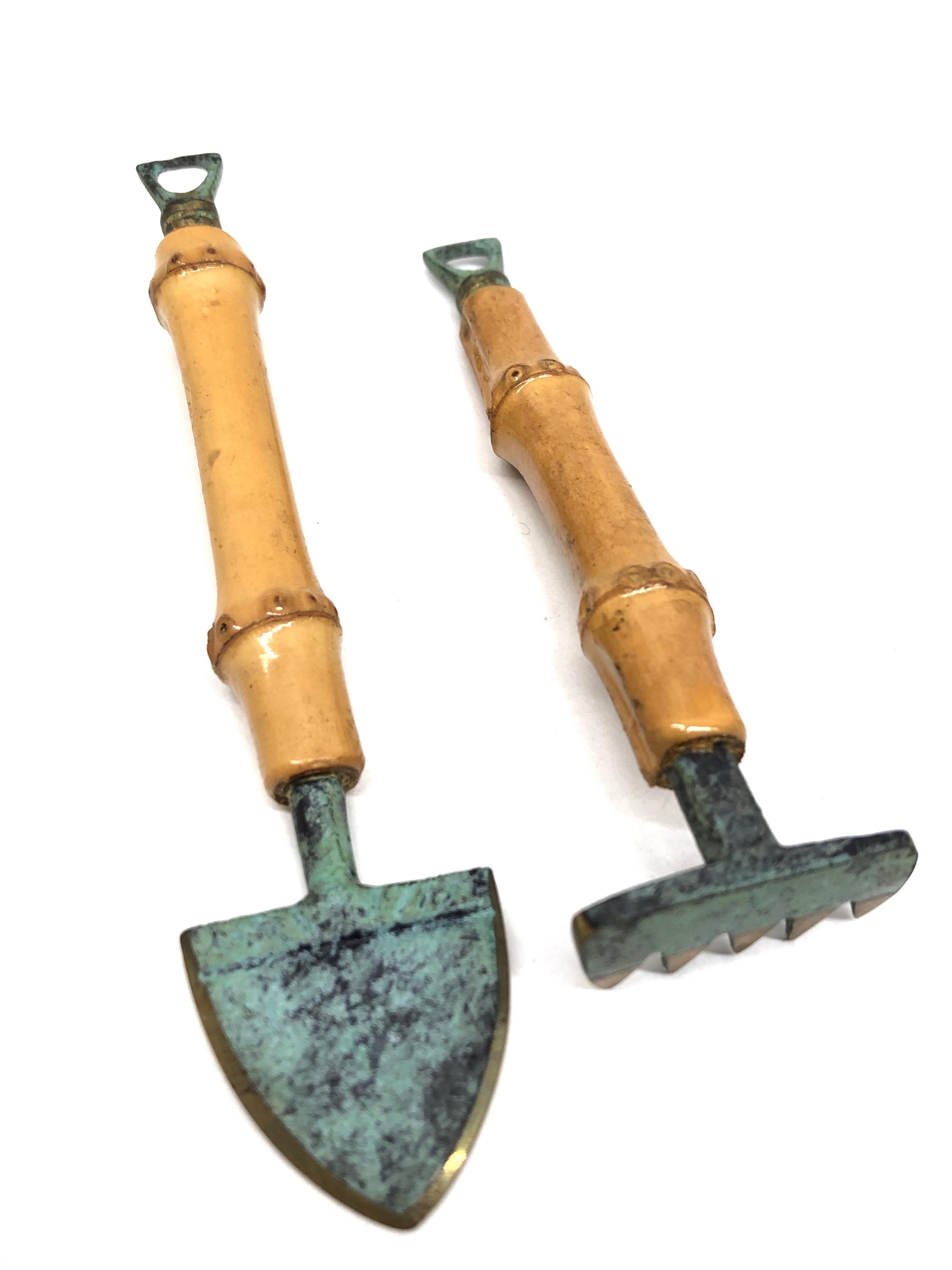Tedesco Set di attrezzi da giardinaggio per vasi da fiori e cactus con manico in bronzo e bambù, Germania, anni '50 in vendita
