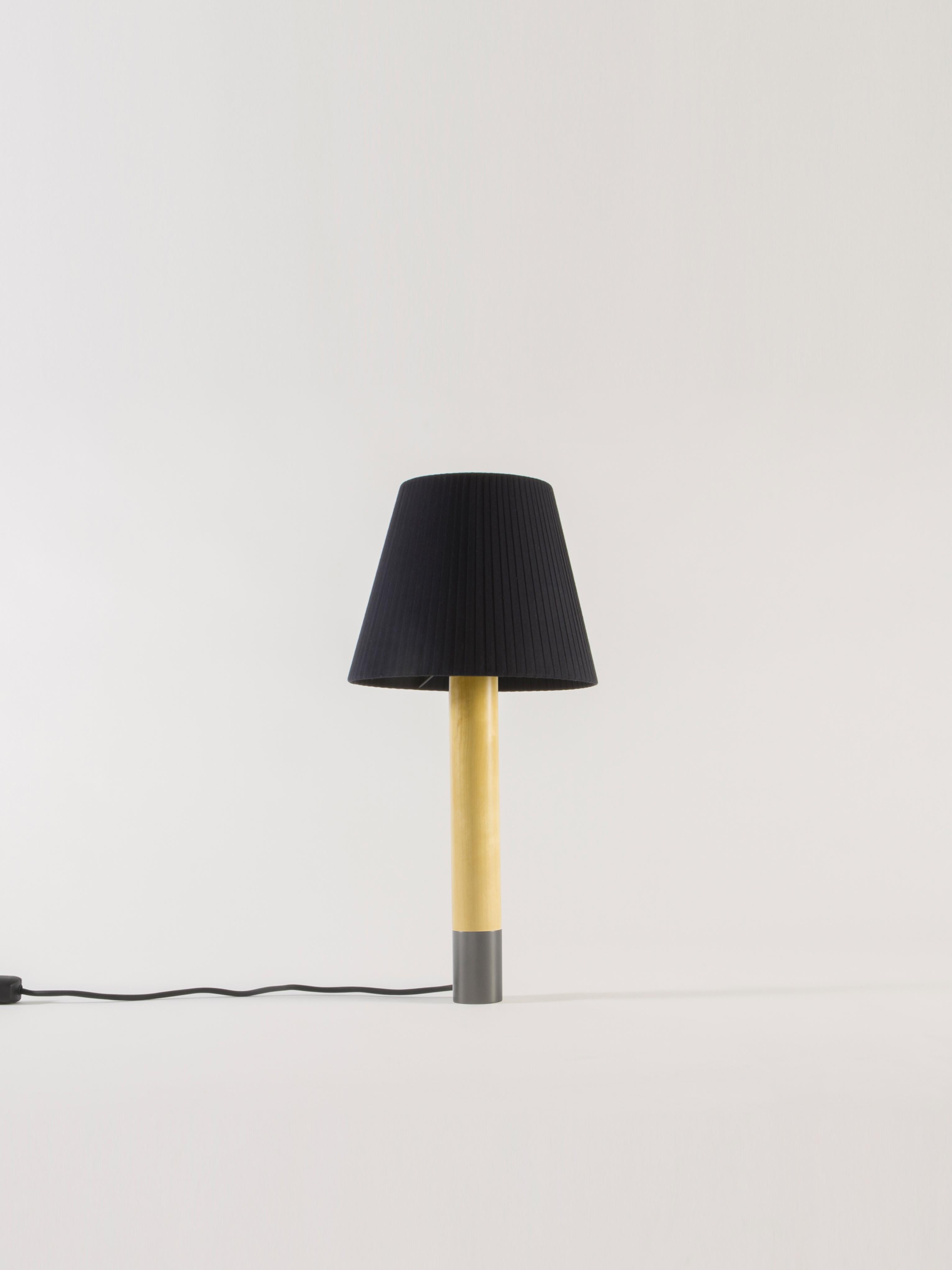 Lampe de table Básica M1 en bronze et noir de Santiago Roqueta, Santa & Cole en vente 1