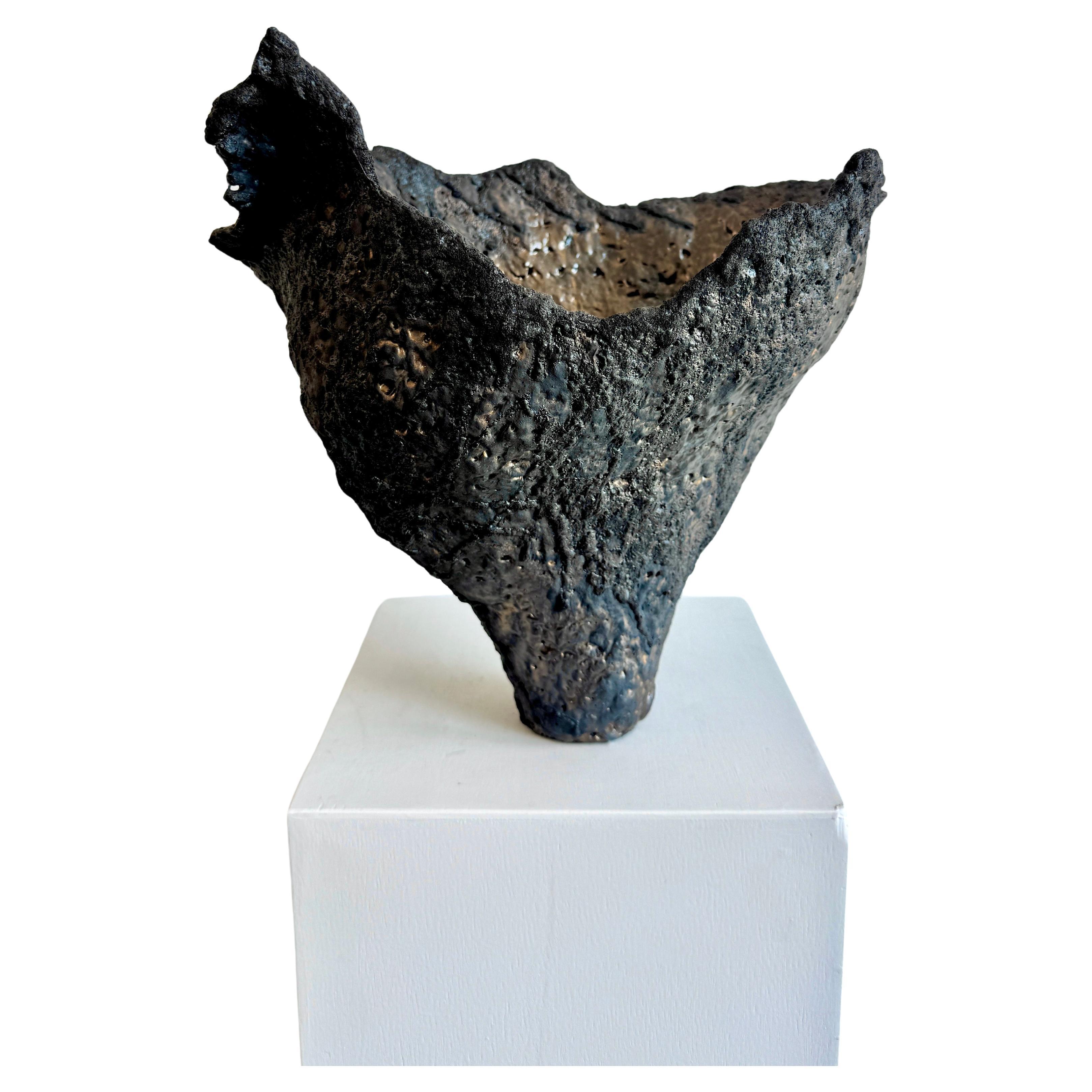 Vaso a luna aperta in bronzo e nero: Viola in vendita
