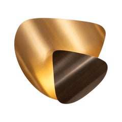 Pequeña Lámpara Contemporánea Bonnie de Bronce y Latón. Hecho a mano en Suecia